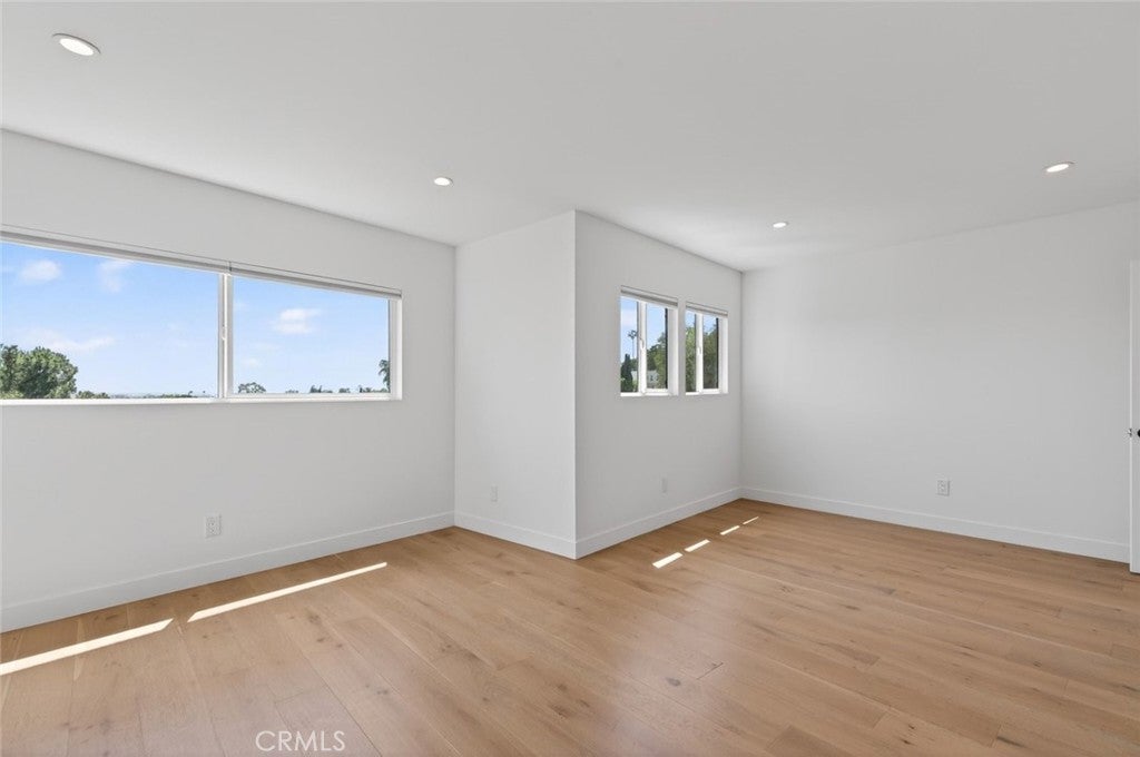 Los Angeles, California, 90026, United States, 3 Bedrooms Bedrooms, ,3 BathroomsBathrooms,Residential,For Sale,2040184