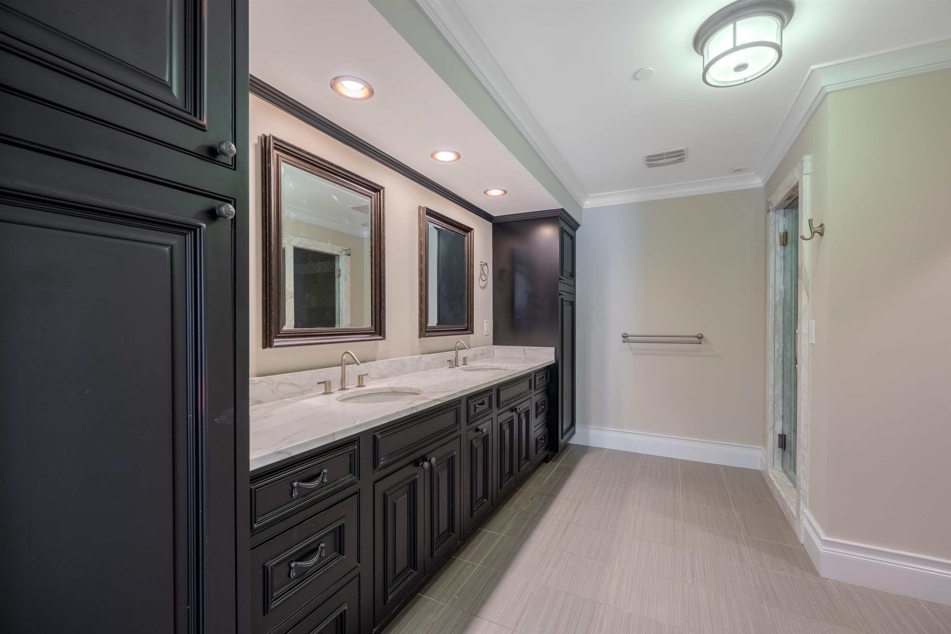 Manchester, New Hampshire, 03101, United States, 2 Bedrooms Bedrooms, ,1 BathroomBathrooms,Residential,For Sale,1933144