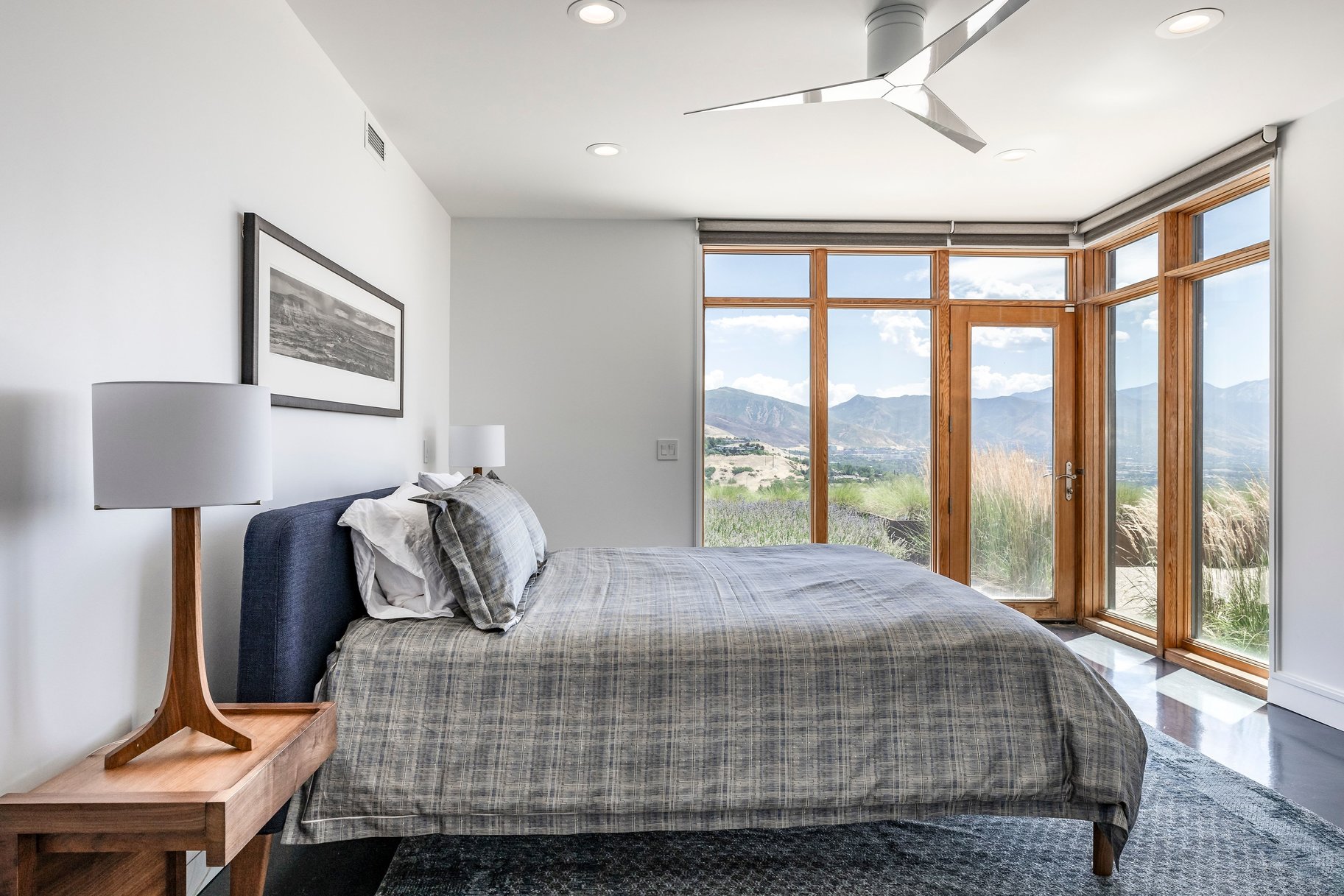  Stunning Contemporary Home with Commanding Views - 物件實景
