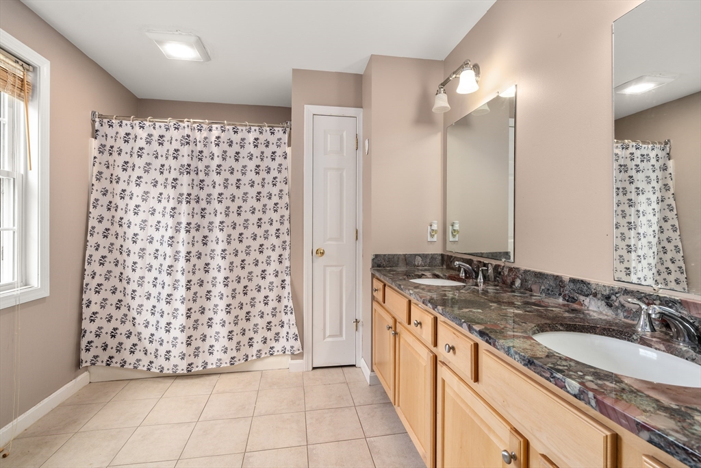 Chelmsford, Massachusetts, 01824, United States, 4 Bedrooms Bedrooms, ,3 BathroomsBathrooms,Residential,For Sale,1939312