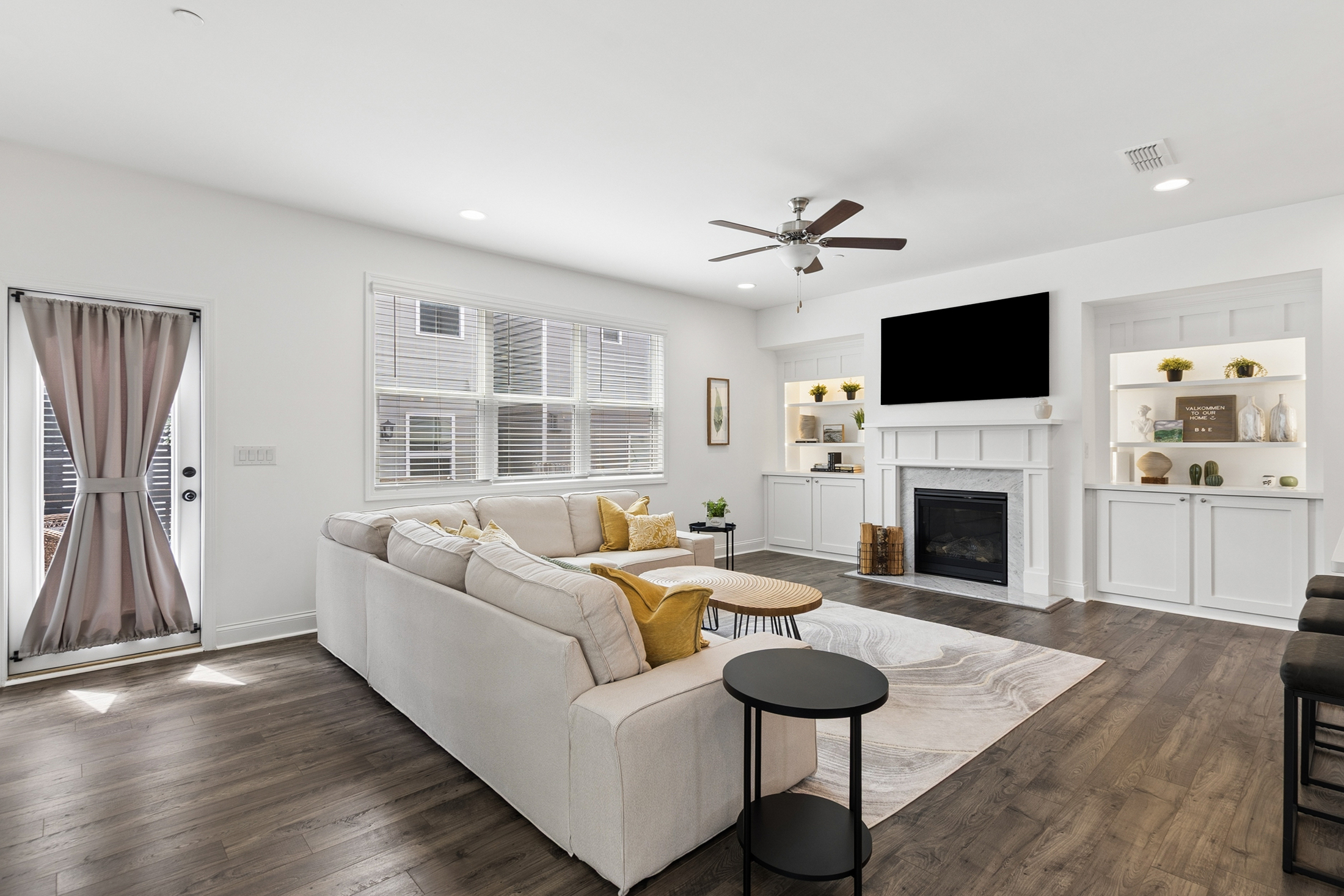  End-Unit, Craftsman Townhome with Custom Upgrades - 物件實景