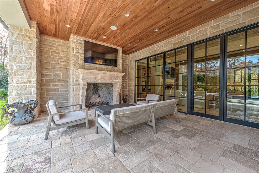 Fayetteville, Arkansas, 72704, United States, 4 Bedrooms Bedrooms, ,5 BathroomsBathrooms,Residential,For Sale,1993299