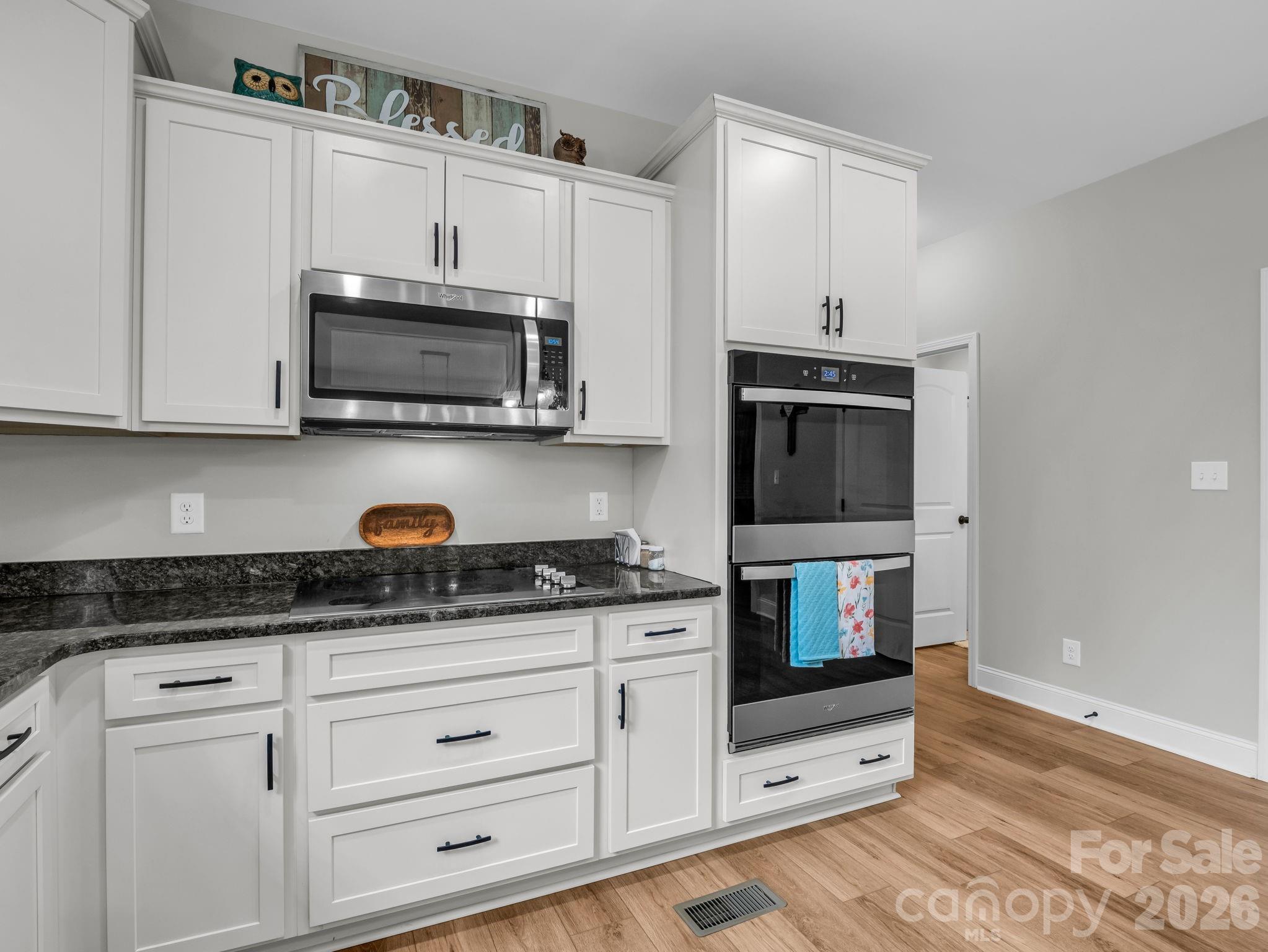 Lincolnton, North Carolina, 28092, United States, 5 Bedrooms Bedrooms, ,3 BathroomsBathrooms,Residential,For Sale,2049314