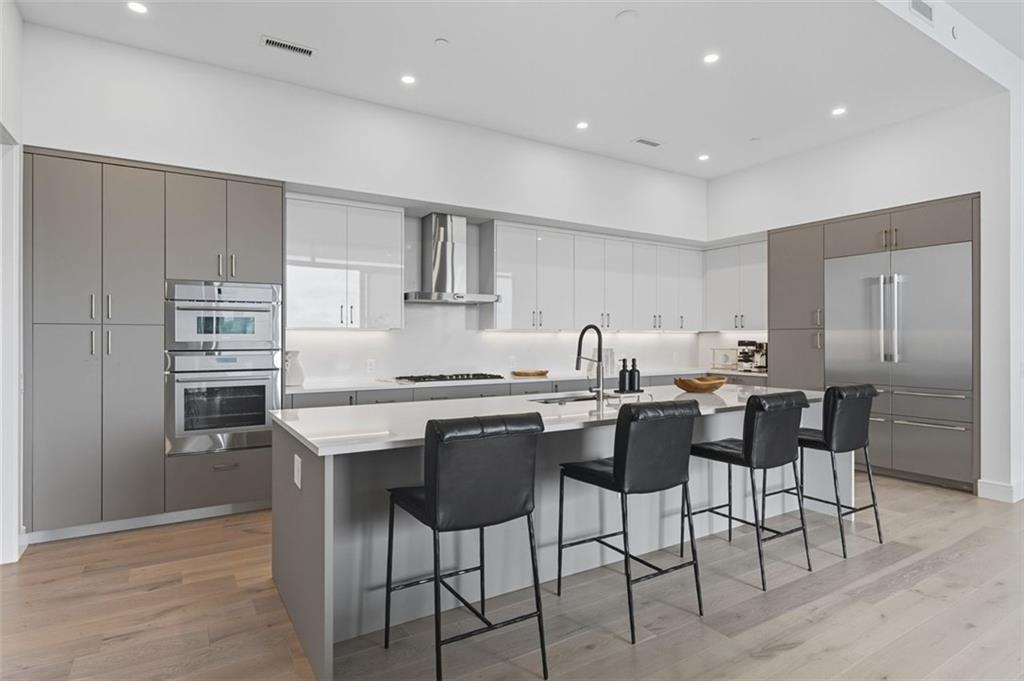 Atlanta, Georgia, 30305, United States, 2 Bedrooms Bedrooms, ,3 BathroomsBathrooms,Residential,For Sale,1979191