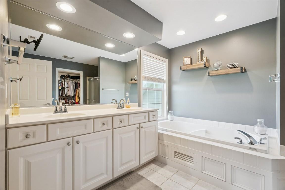 Marion, Iowa, 52302, United States, 5 Bedrooms Bedrooms, ,4 BathroomsBathrooms,Residential,For Sale,1984063