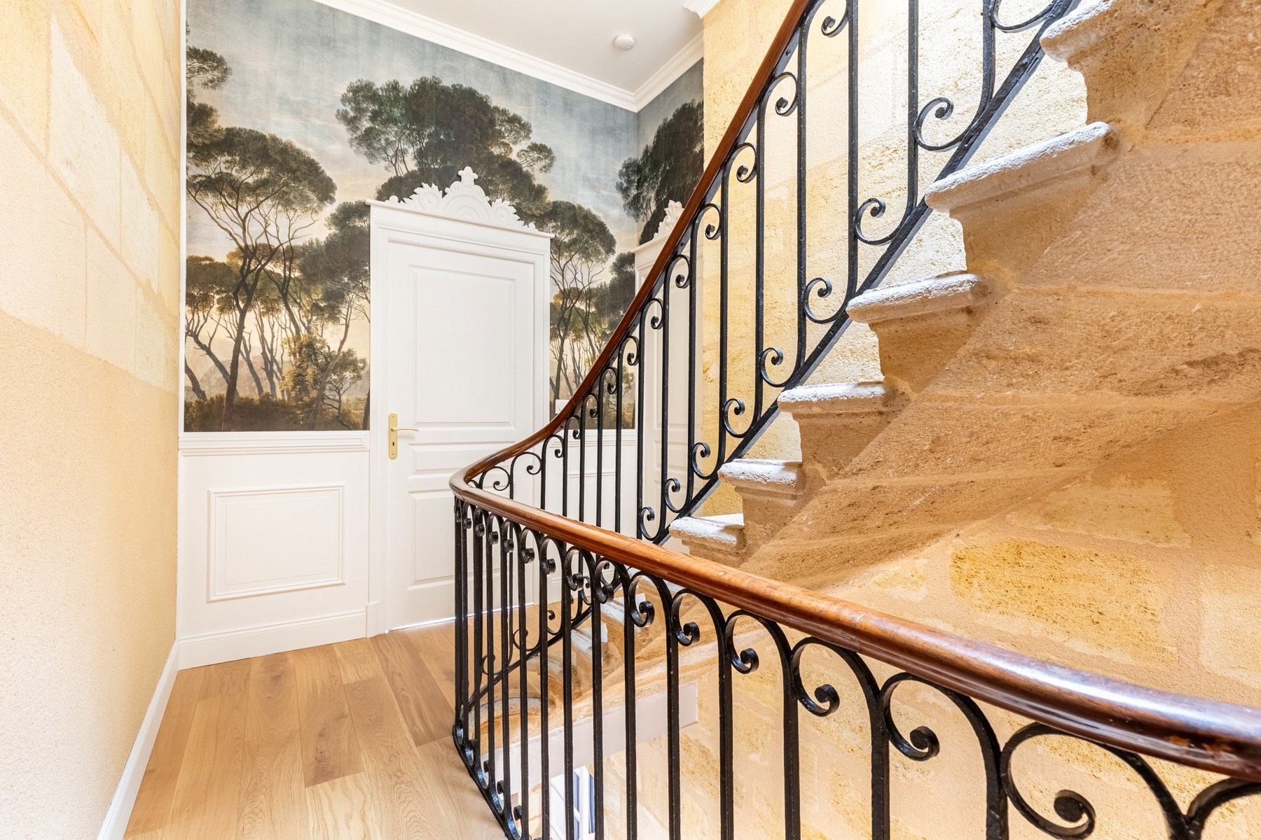  BORDEAUX – PUBLIC GARDEN – STONE TOWNHOUSE – PATIO – 250 SQM – GARAGE – ELEVATOR - 物件實景