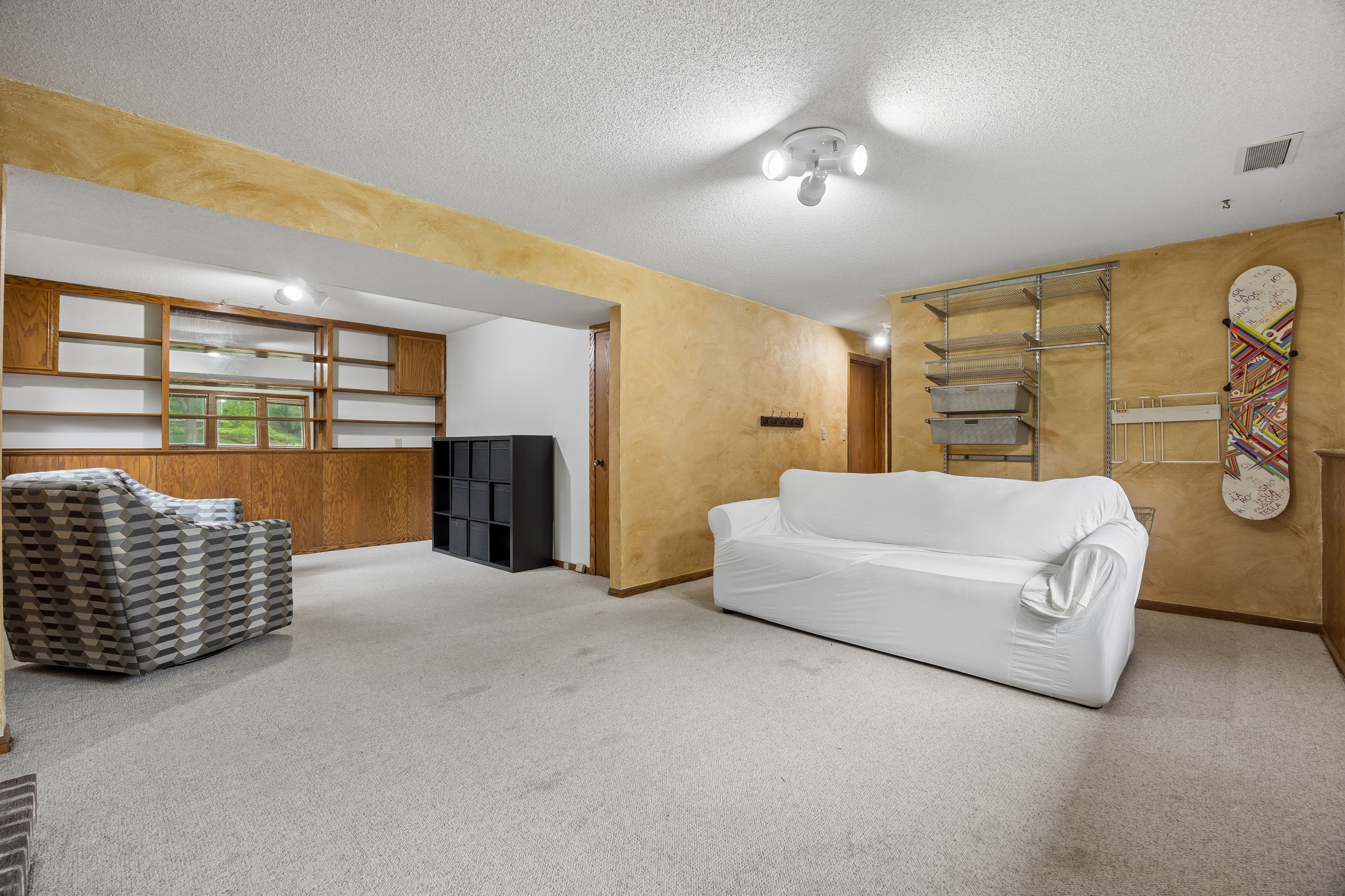  Classic Edina Charm With Room to Make Yours - 物件實景