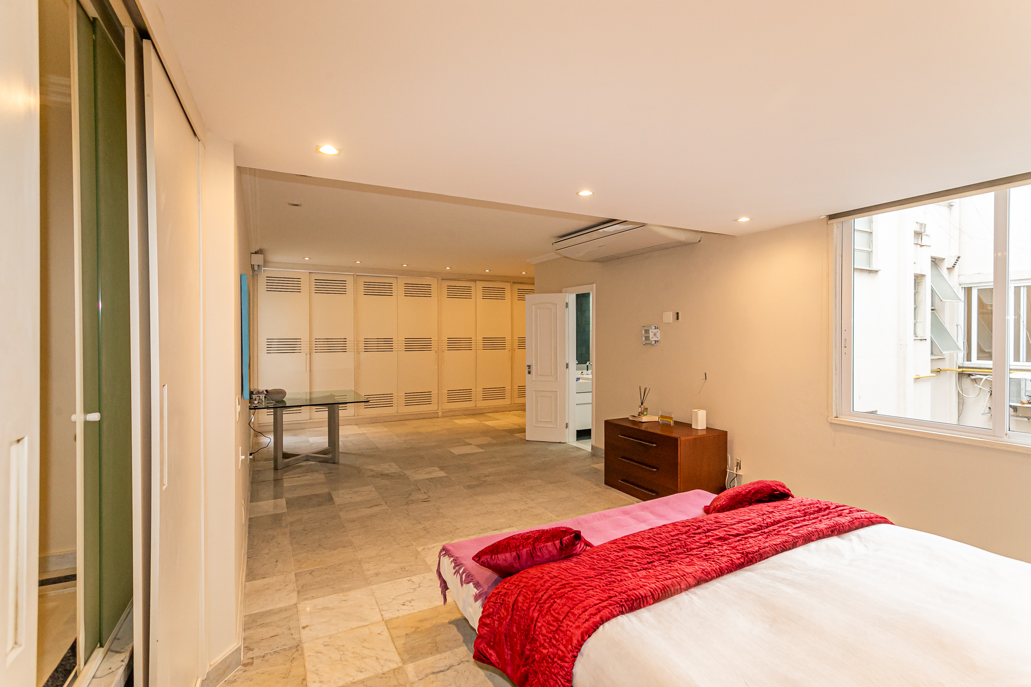  Linear apartment with breathtaking ocean views in prime Ipanema location - 物件實景