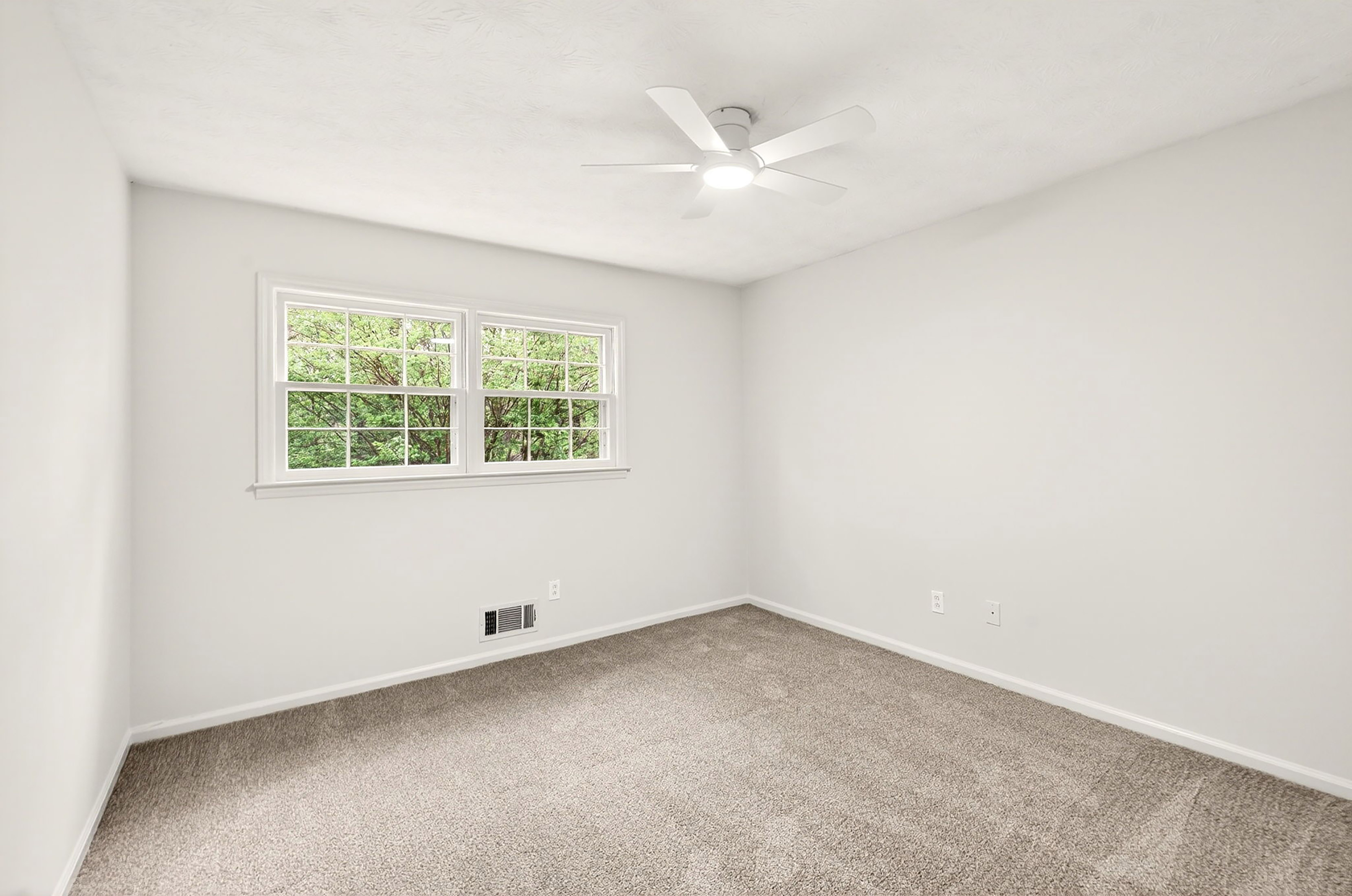  Thoughtfully Expanded and Updated Dunwoody Home on Wooded 0.82+/- Acre Lot - 物件實景