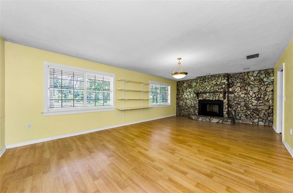 Plant City, Florida, 33566, United States, 3 Bedrooms Bedrooms, ,2 BathroomsBathrooms,Residential,For Sale,1932483