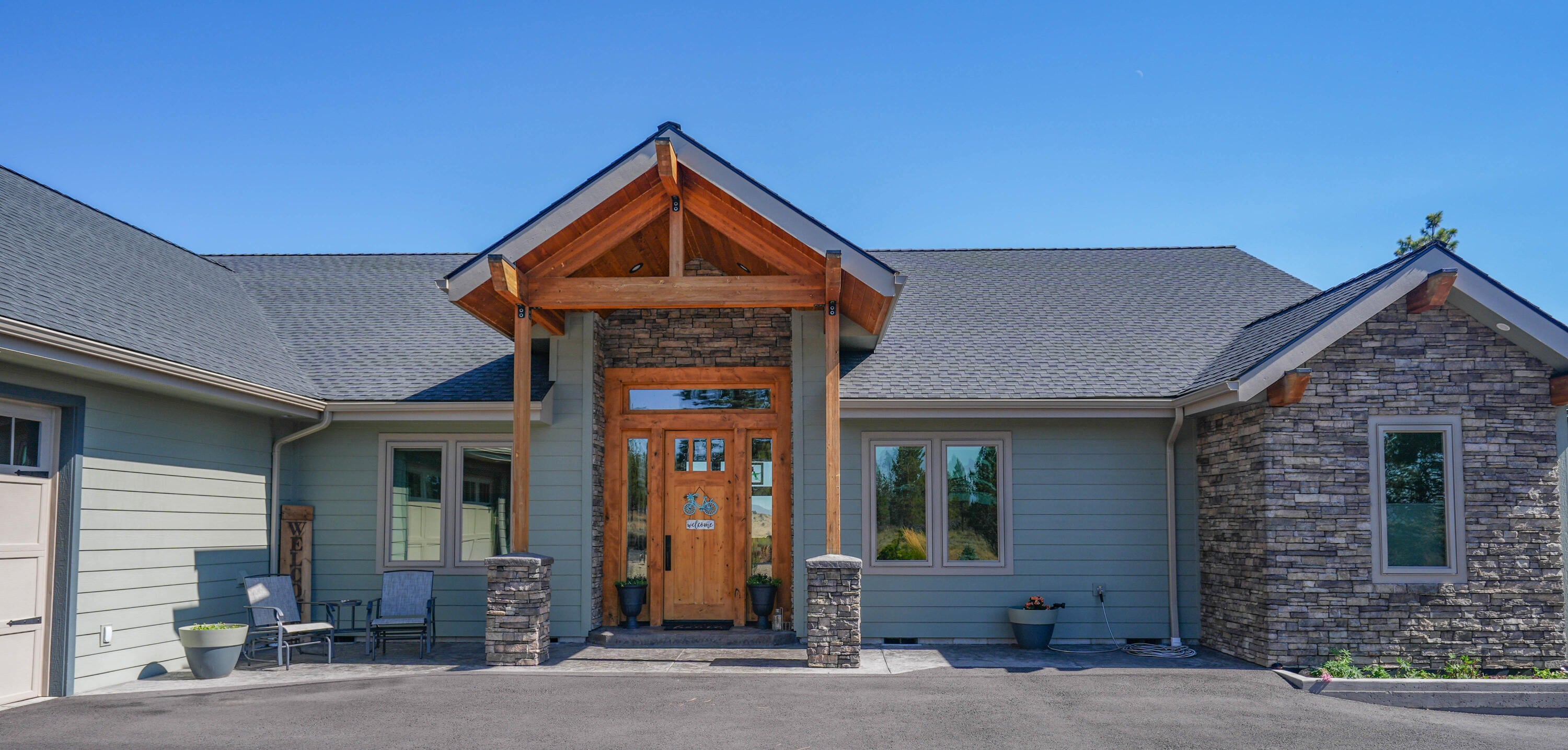 Klamath Falls, Oregon, 97601, United States, 3 Bedrooms Bedrooms, ,4 BathroomsBathrooms,Residential,For Sale,1940970