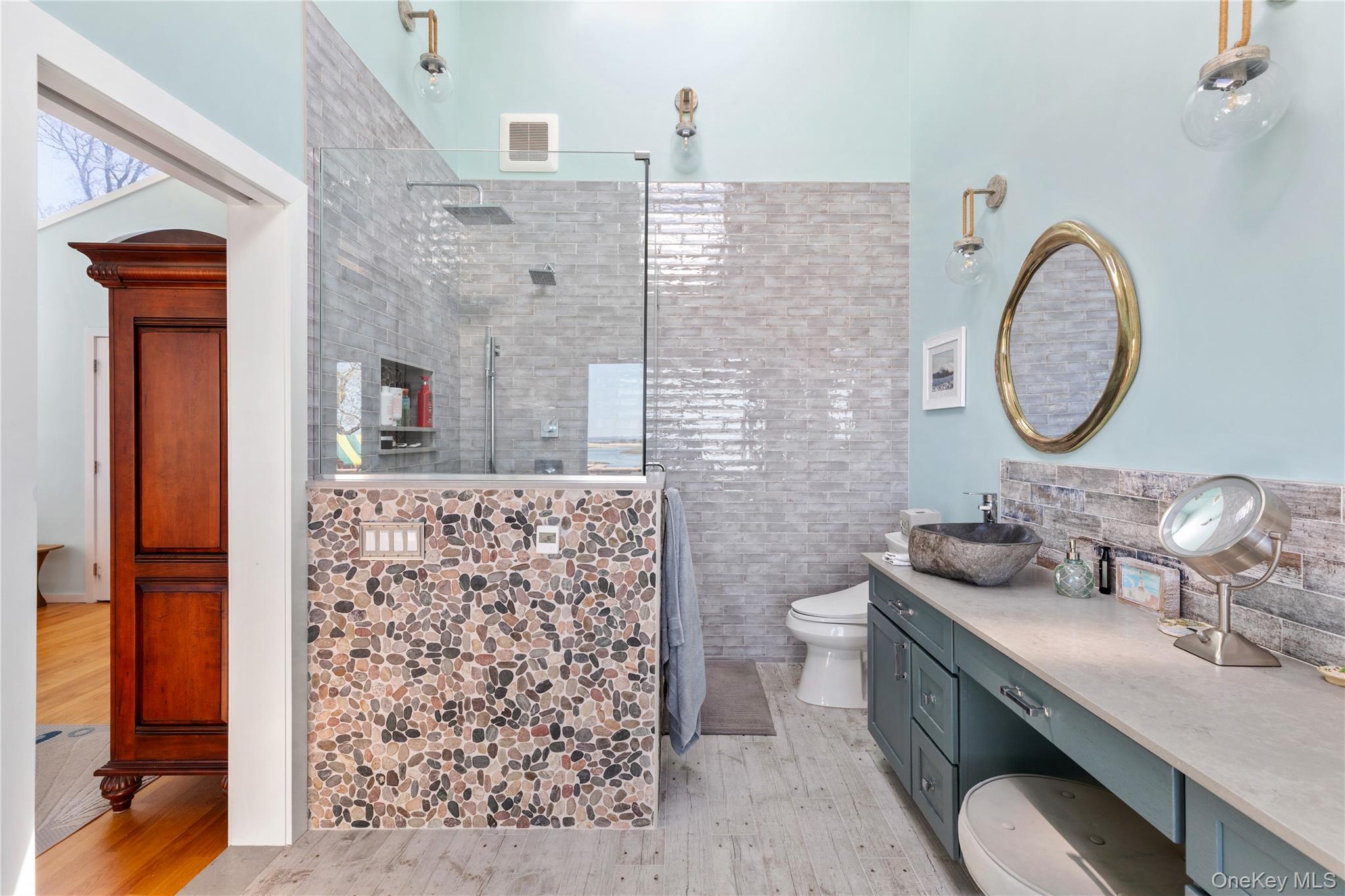 East Setauket, New York, 11733, United States, 5 Bedrooms Bedrooms, ,4 BathroomsBathrooms,Residential,For Sale,2048500