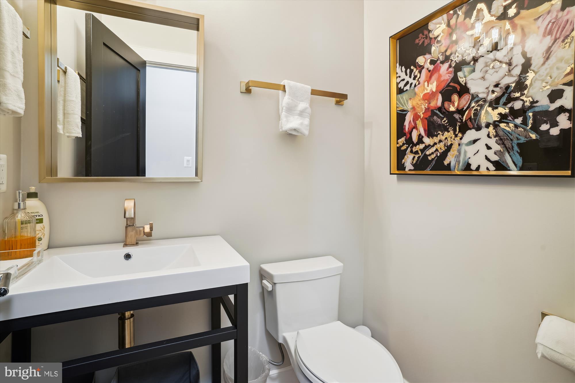 Alexandria, Virginia, 22314, United States, 3 Bedrooms Bedrooms, ,4 BathroomsBathrooms,Residential,For Sale,1936981