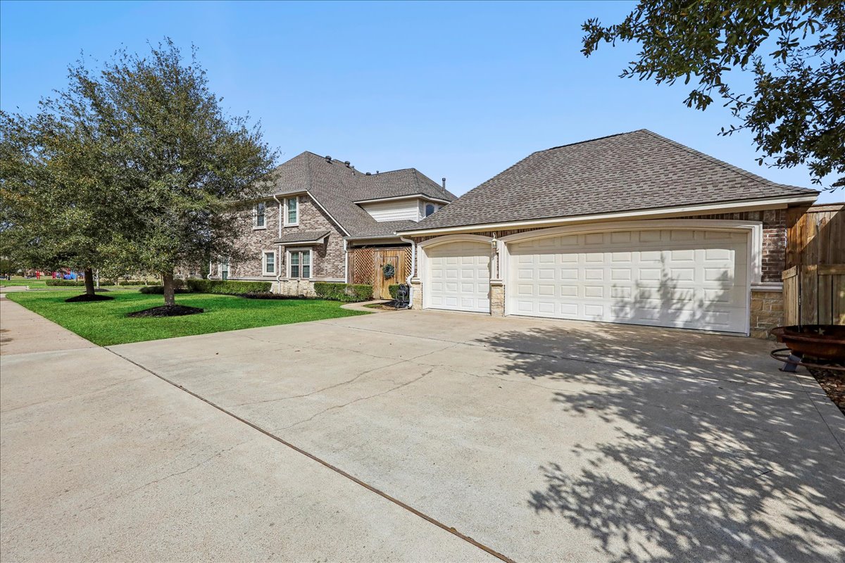 Lumberton, Texas, 77657, United States, 5 Bedrooms Bedrooms, ,4 BathroomsBathrooms,Residential,For Sale,1941970
