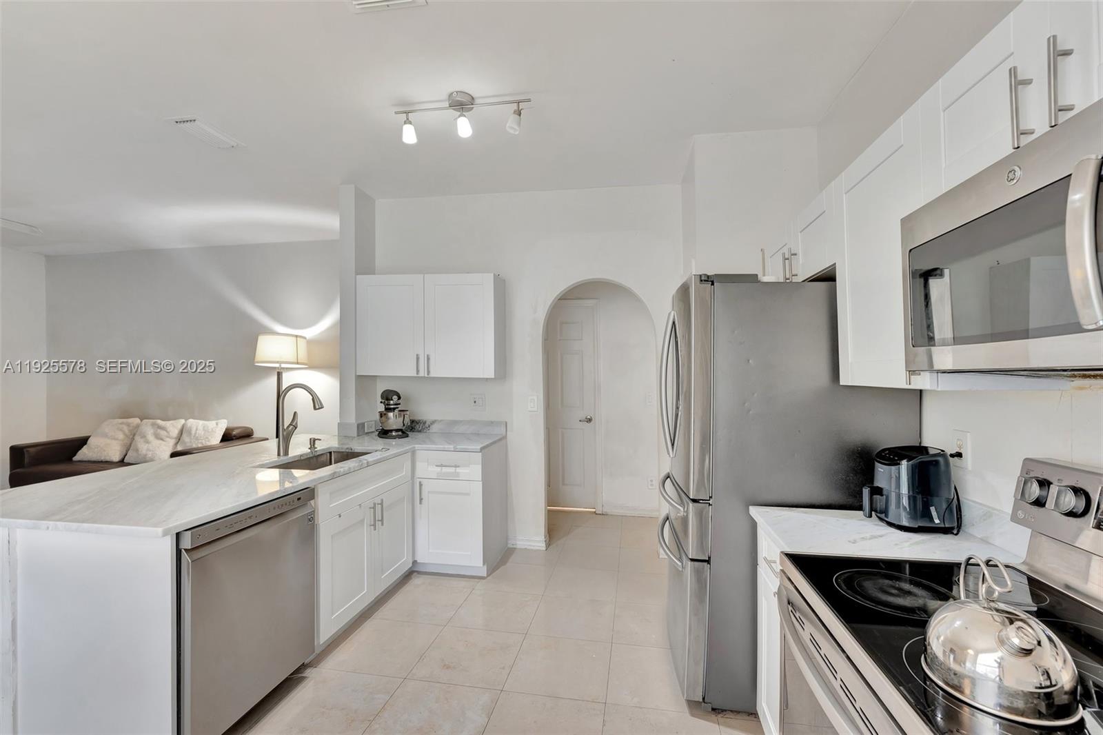 Weston, Florida, 33331, United States, 4 Bedrooms Bedrooms, ,3 BathroomsBathrooms,Residential,For Sale,2002121