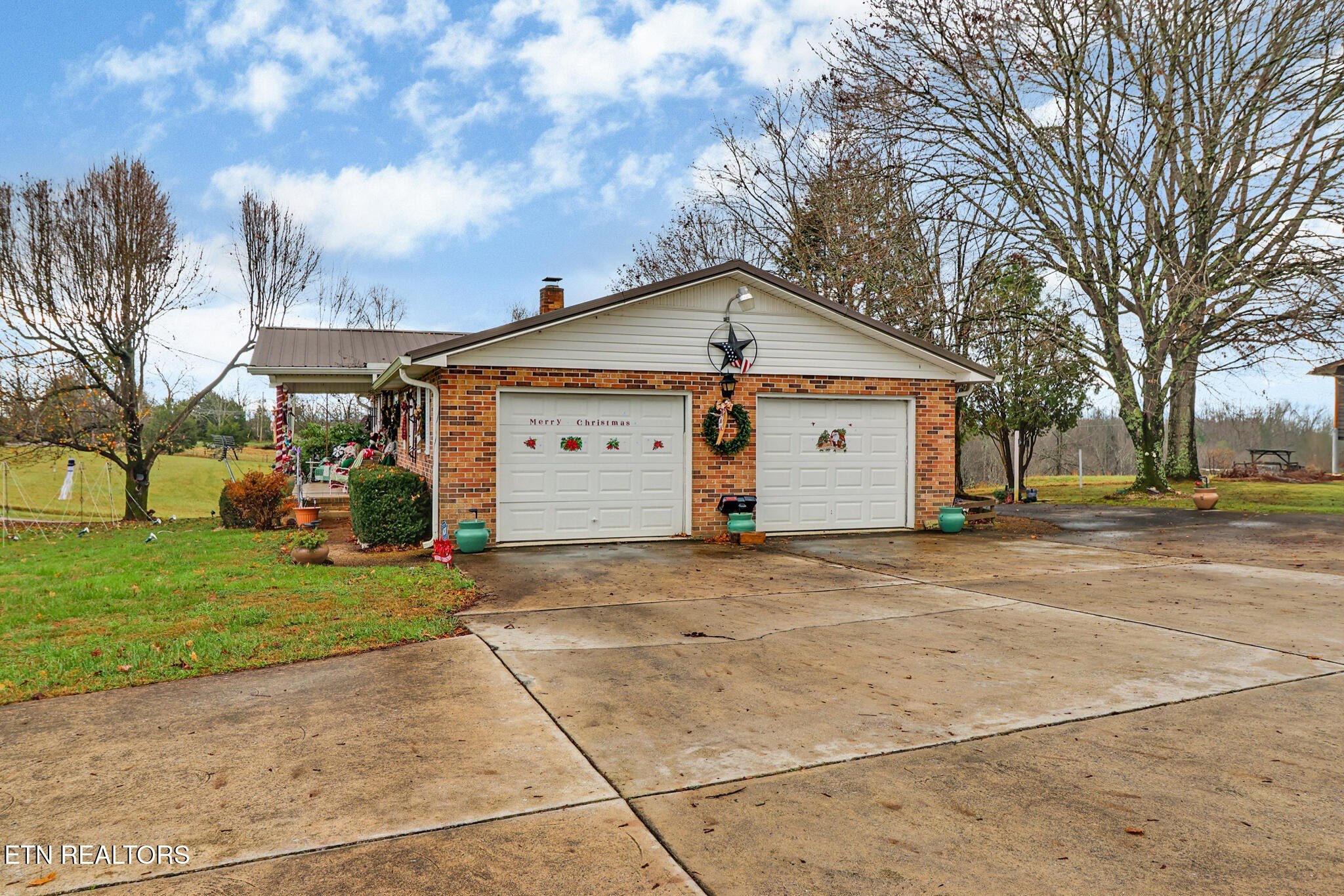 Deer Lodge, Tennessee, 37726, United States, 3 Bedrooms Bedrooms, ,2 BathroomsBathrooms,Residential,For Sale,2006458