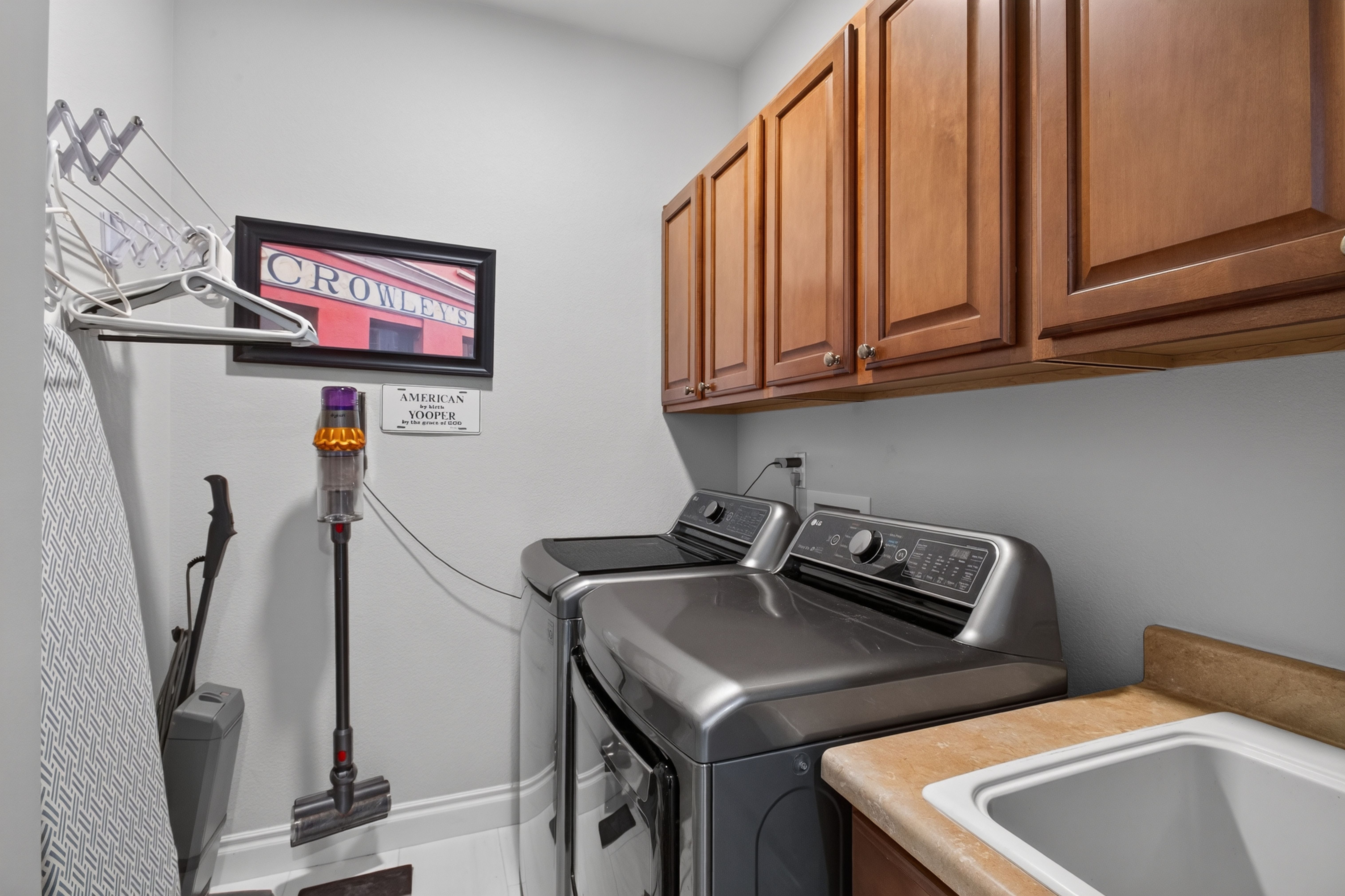  Turn-Key Lone Tree Luxury: Renovated Home with Chef