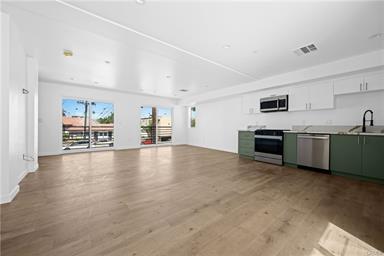 Van Nuys, California, 91405, United States, 11 Bedrooms Bedrooms, ,Residential,For Sale,1763615