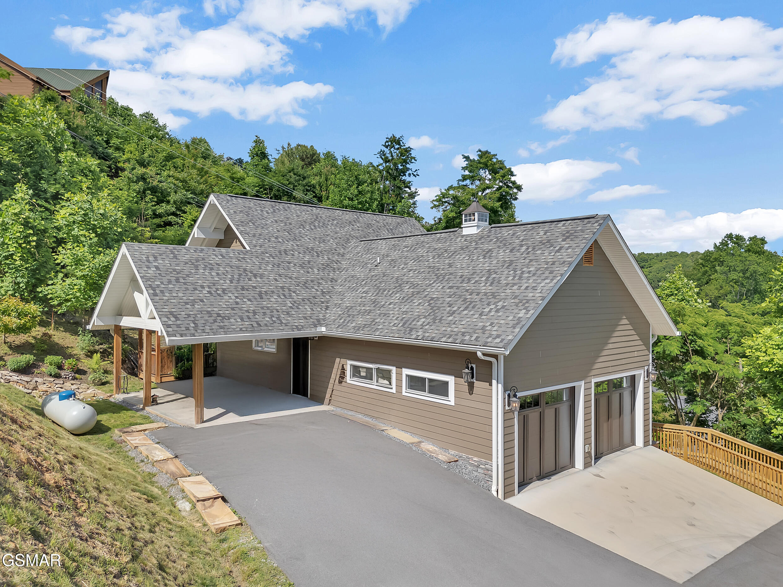 Gatlinburg, Tennessee, 37738, United States, 3 Bedrooms Bedrooms, ,4 BathroomsBathrooms,Residential,For Sale,1828723