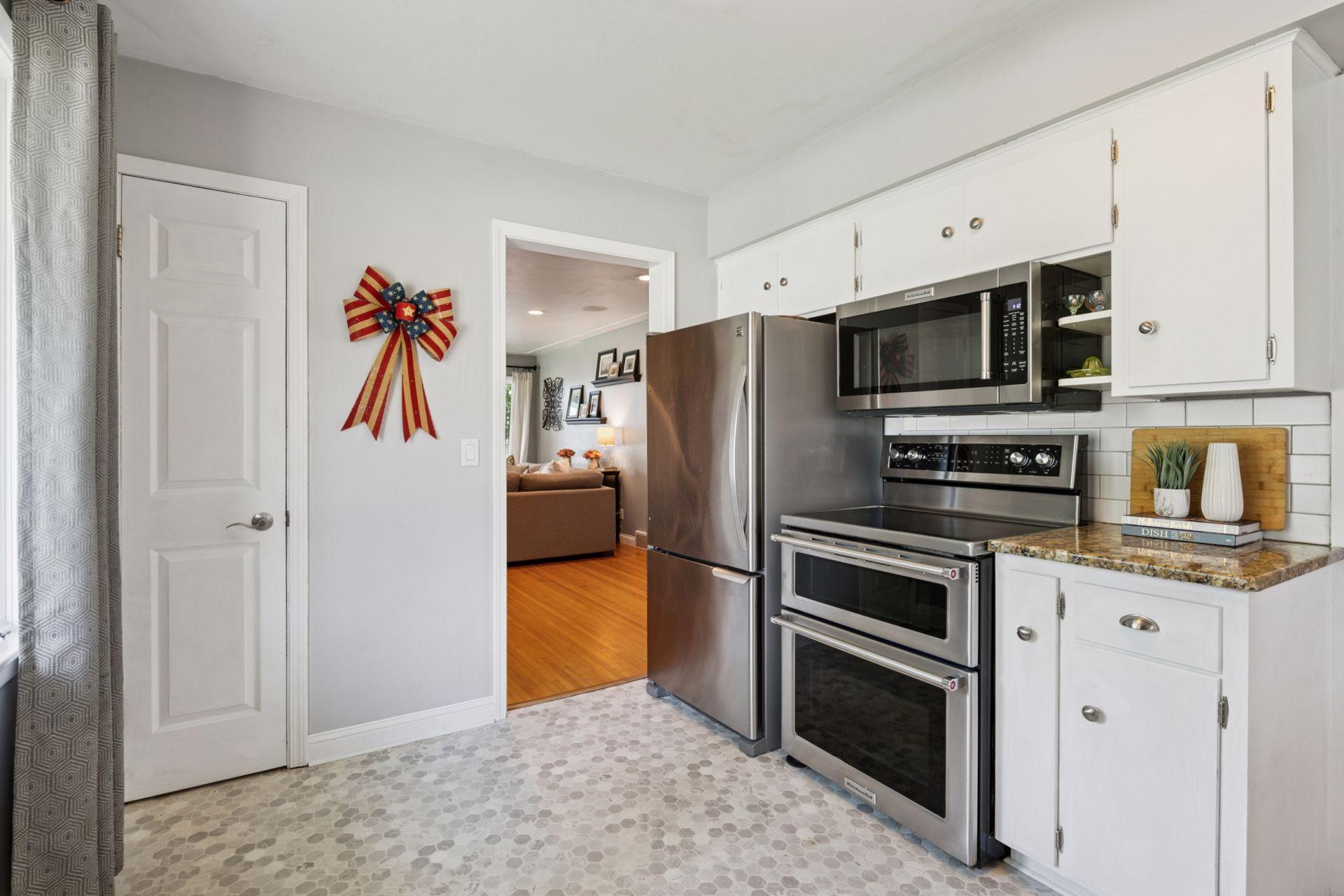 Edina, Minnesota, 55435, United States, 4 Bedrooms Bedrooms, ,3 BathroomsBathrooms,Residential,For Sale,1998475