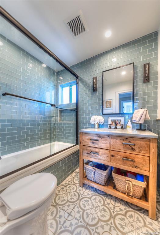 Oceanside, New York, 11572, United States, 3 Bedrooms Bedrooms, ,3 BathroomsBathrooms,Residential,For Sale,1995607