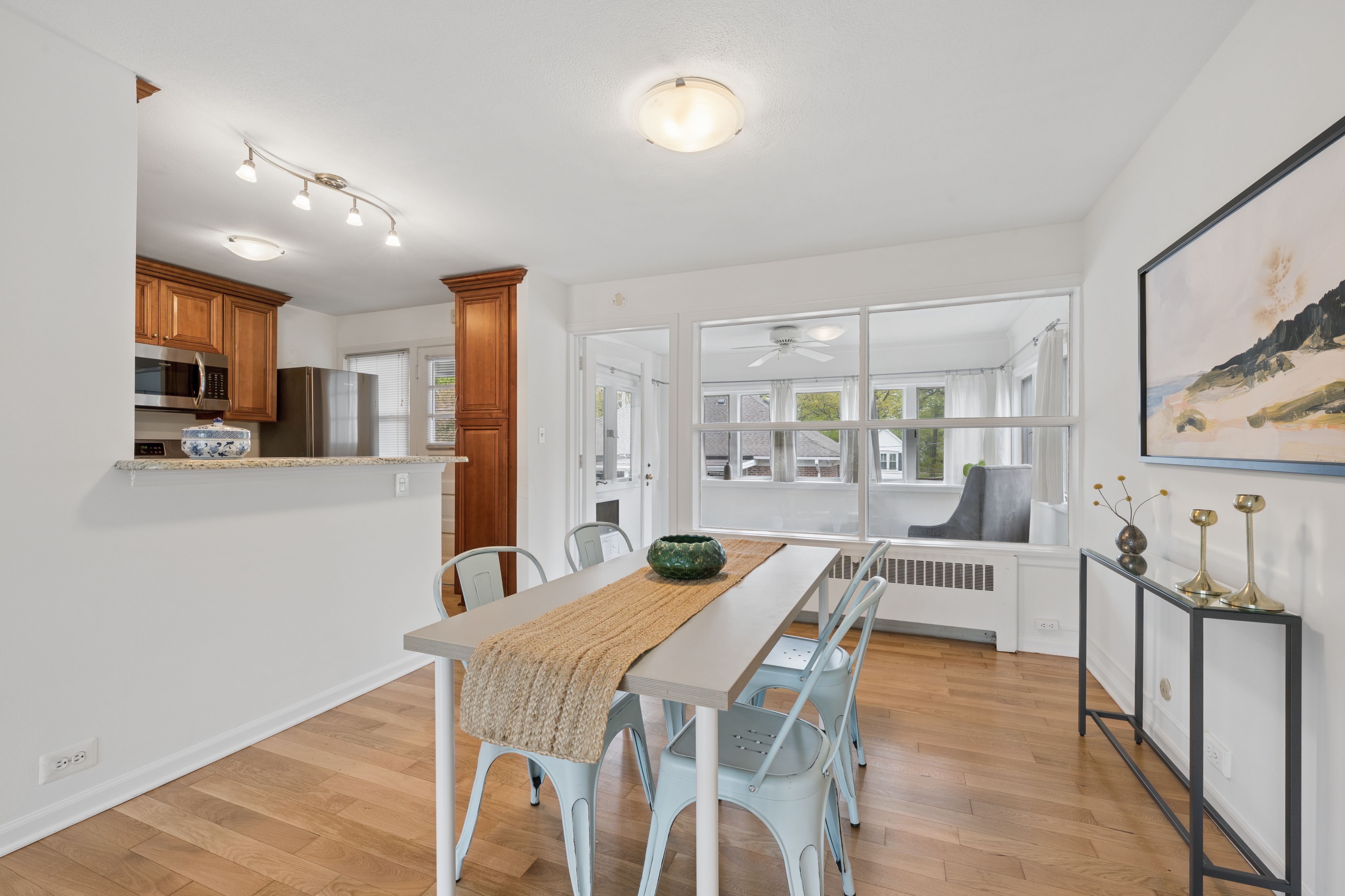  Welcome to Your Sunny Little Slice of Evanston - 物件實景