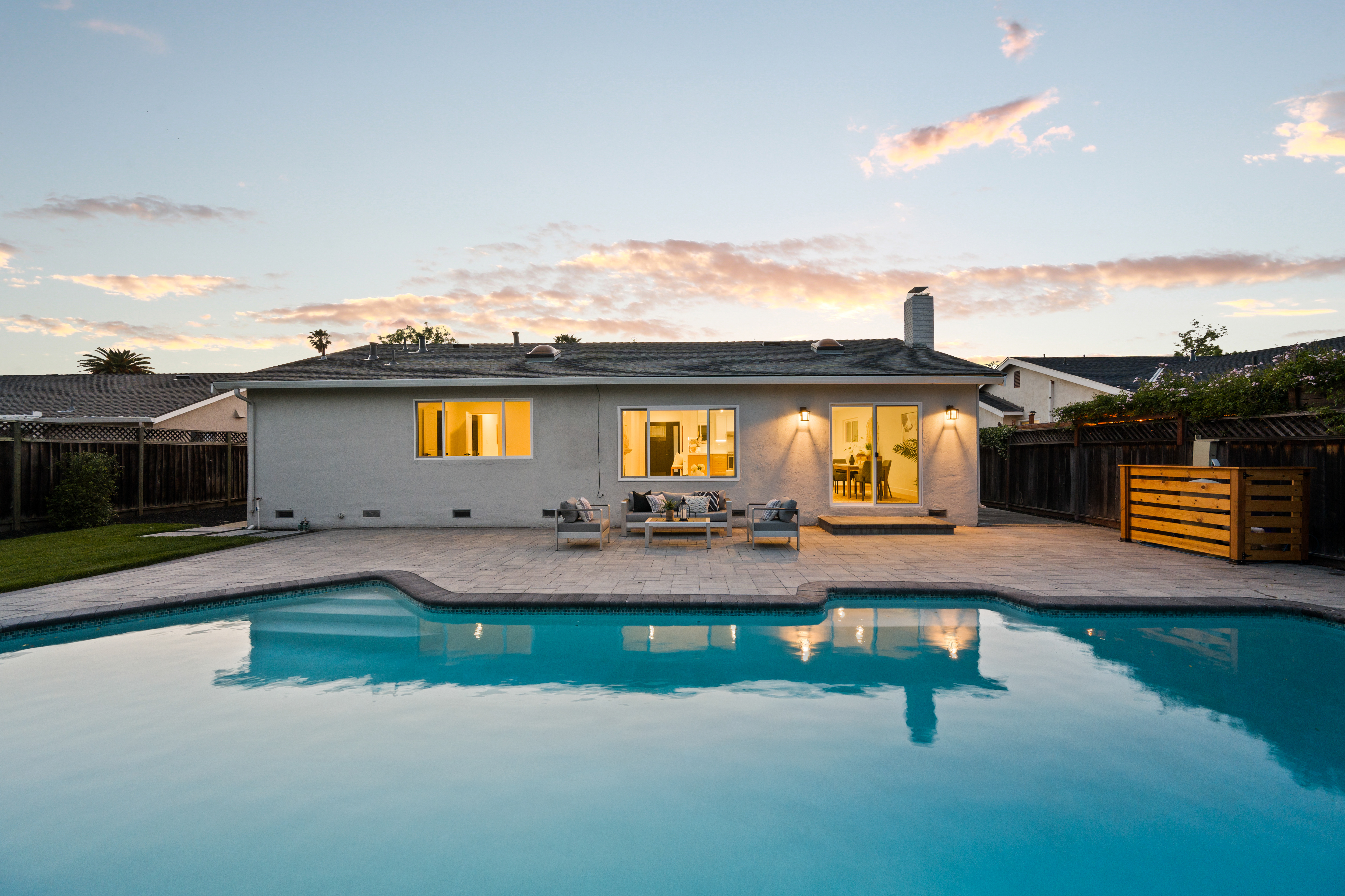  Exceptional Designer Remodel with Resort-Inspired Backyard Retreat - 物件實景