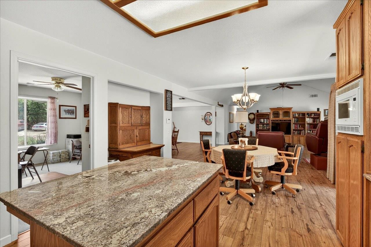 Oakhurst, California, 93644, United States, 4 Bedrooms Bedrooms, ,2 BathroomsBathrooms,Residential,For Sale,1922823