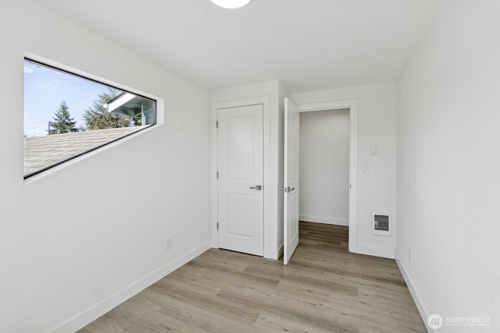 Tacoma, Washington, 98407, United States, 5 Bedrooms Bedrooms, ,3 BathroomsBathrooms,Residential,For Sale,1910786