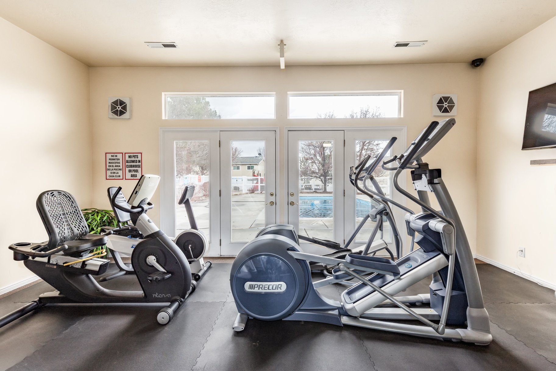  Main-Floor Primary Living with Resort-Style Amenities - 物件實景