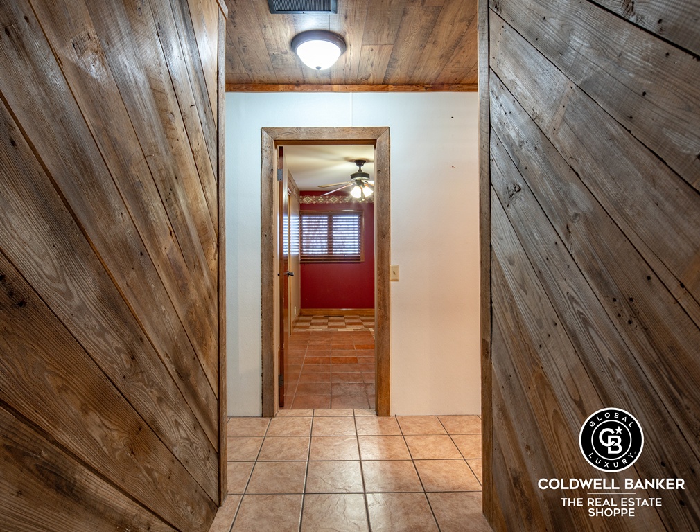 Garden City, Kansas, 67846, United States, 4 Bedrooms Bedrooms, ,Residential,For Sale,2003039