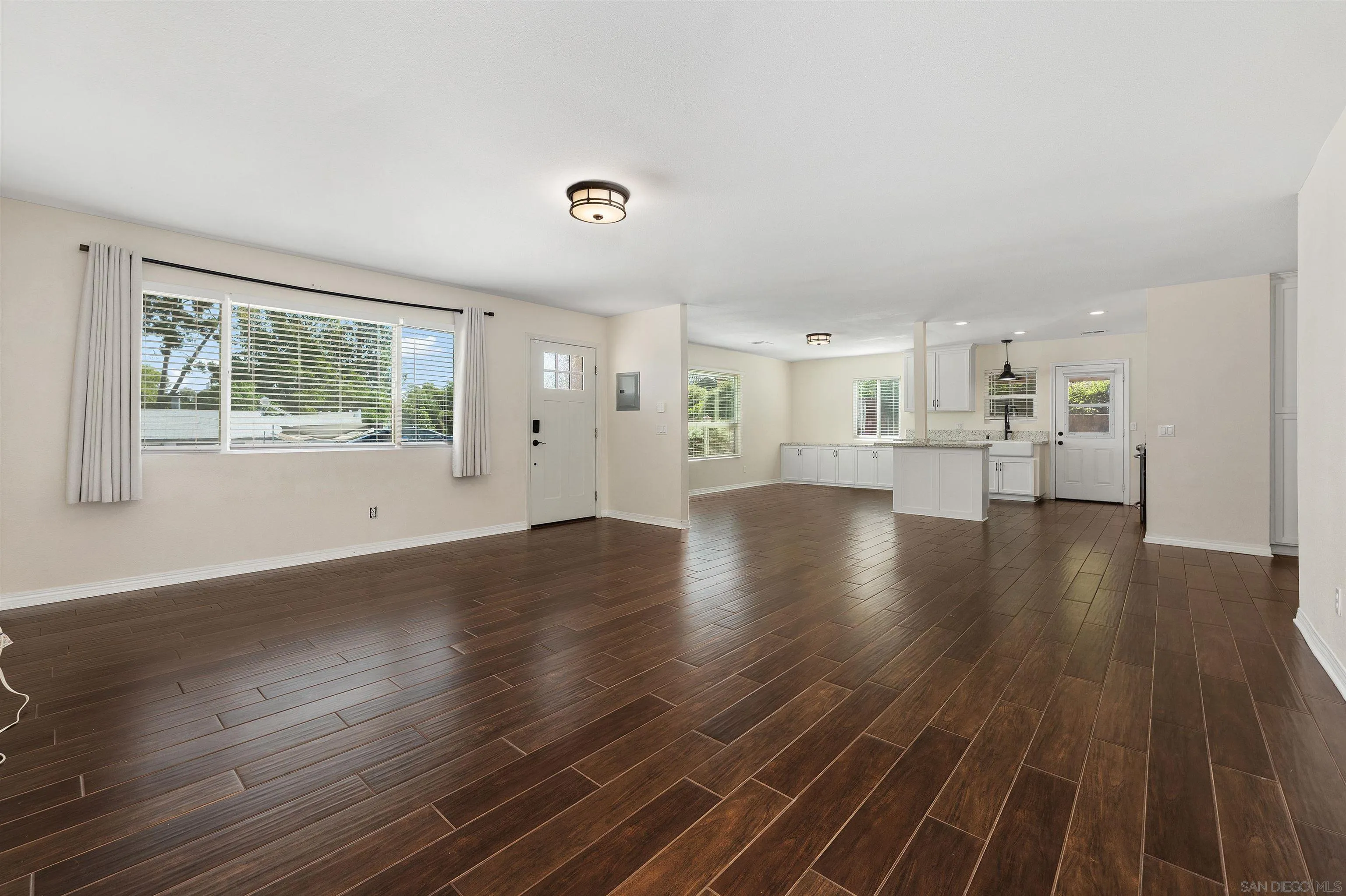 Santee, California, 92071, United States, 3 Bedrooms Bedrooms, ,2 BathroomsBathrooms,Residential,For Sale,1991920