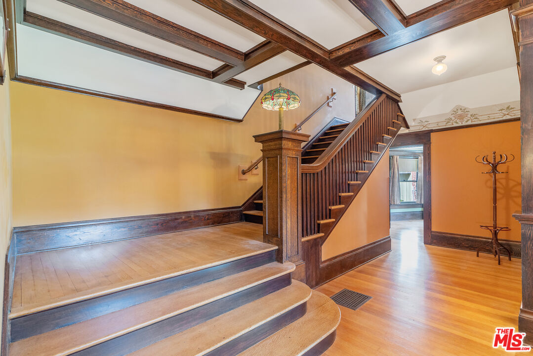 Los Angeles, California, 90006, United States, 6 Bedrooms Bedrooms, ,5 BathroomsBathrooms,Residential,For Sale,1883118