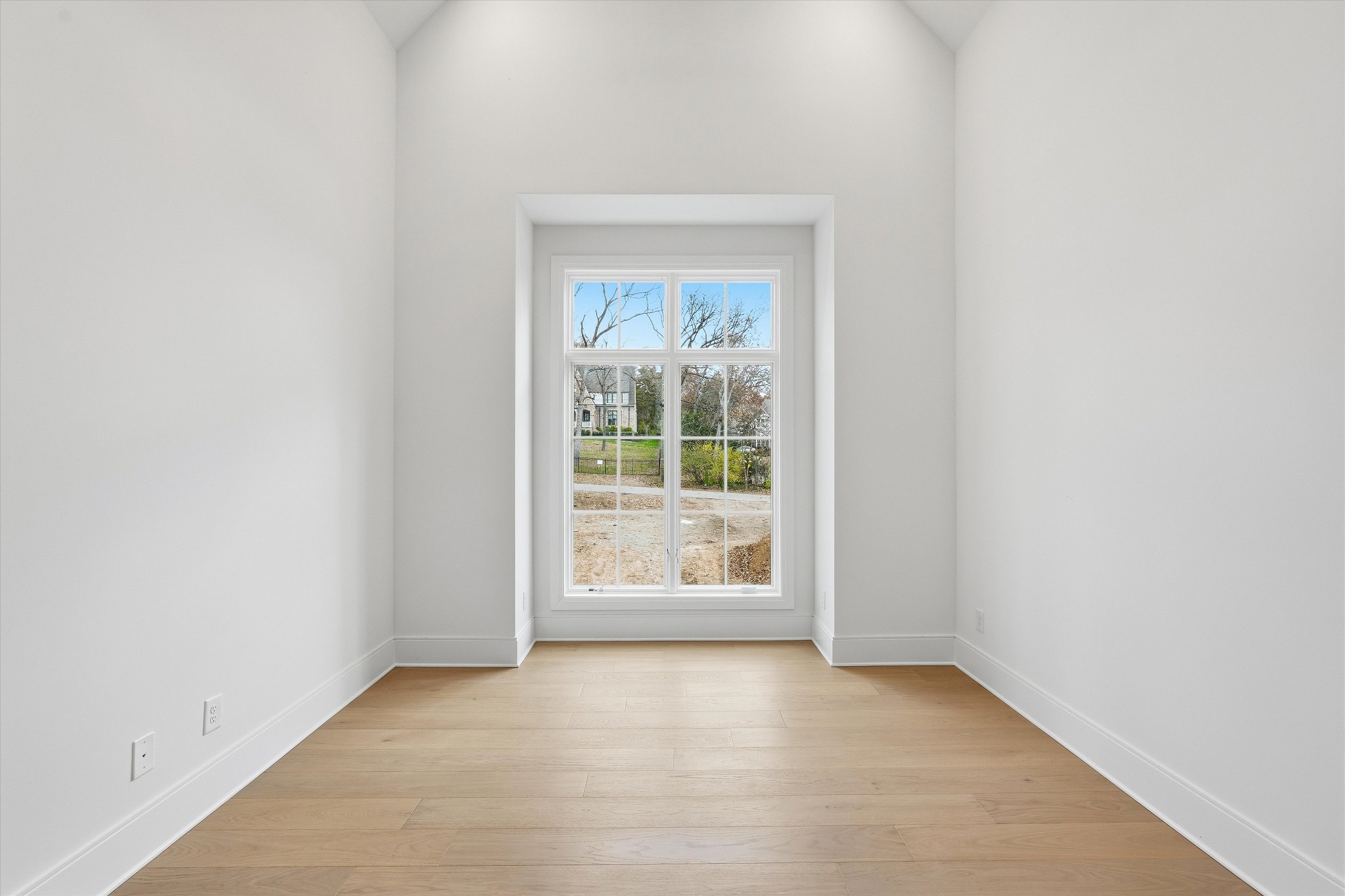 Nashville, Tennessee, 37205, United States, 5 Bedrooms Bedrooms, ,7 BathroomsBathrooms,Residential,For Sale,1990472