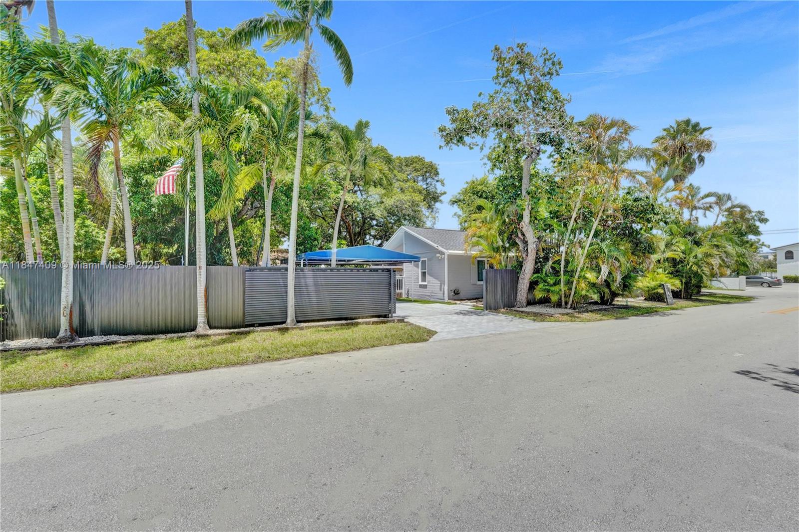 Fort Lauderdale, Florida, 33304, United States, 3 Bedrooms Bedrooms, ,2 BathroomsBathrooms,Residential,For Sale,1901342