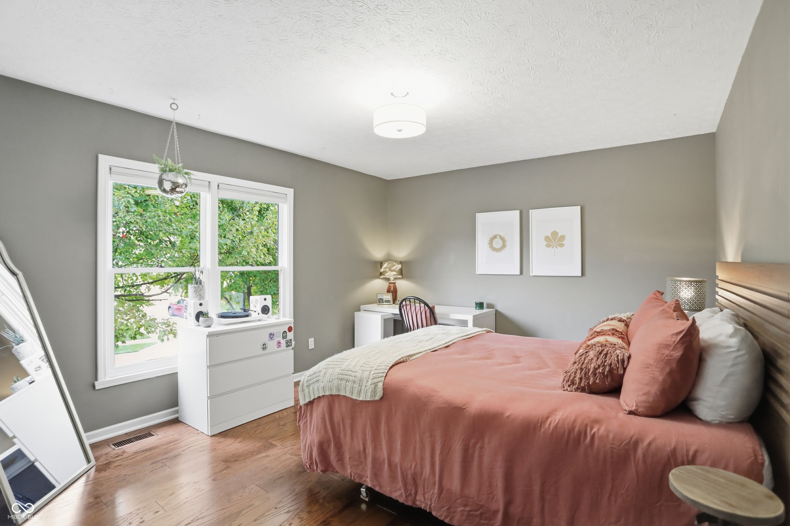 Carmel, Indiana, 46033, United States, 4 Bedrooms Bedrooms, ,3 BathroomsBathrooms,Residential,For Sale,1981057