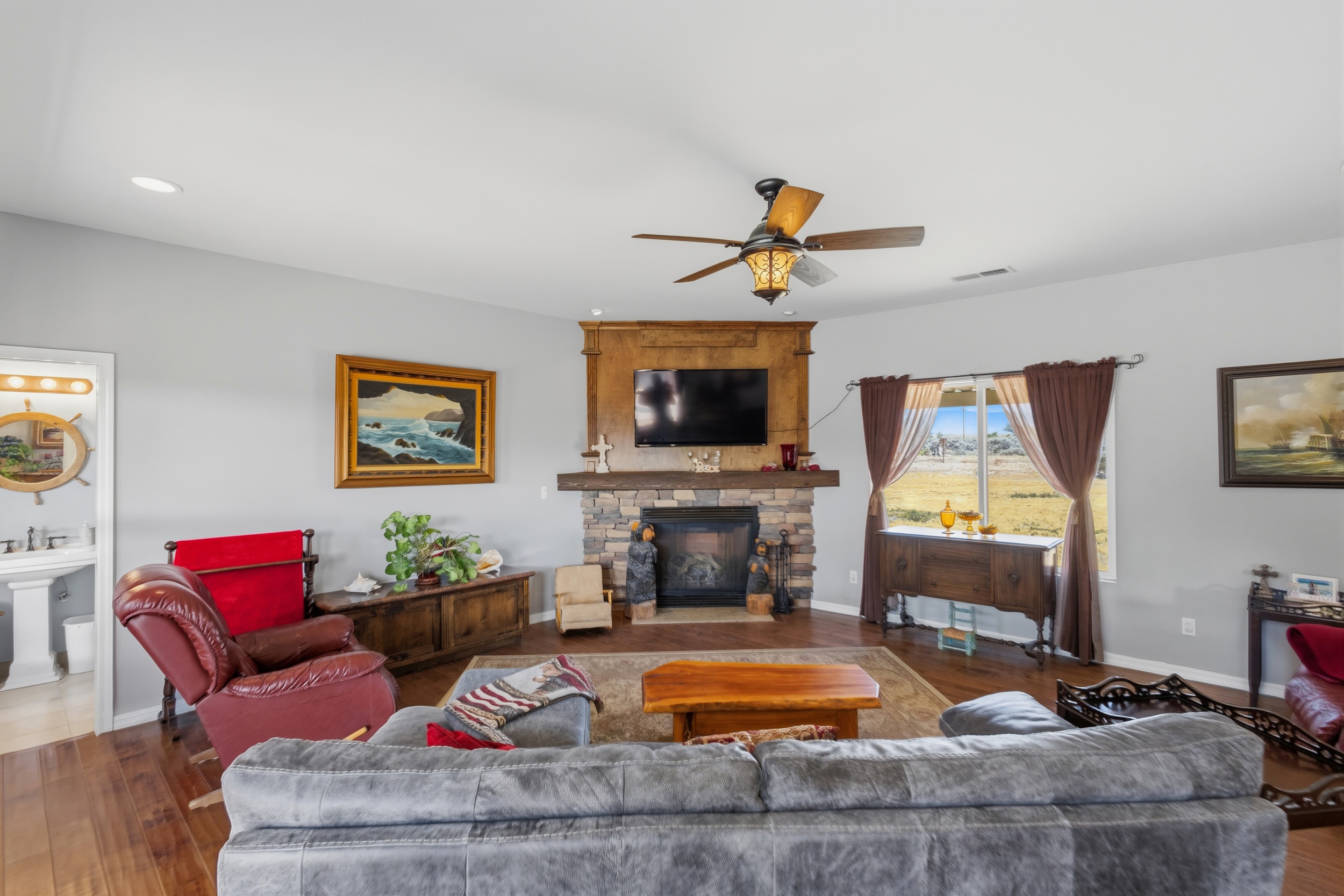 Los Lunas, New Mexico, 87031, United States, 5 Bedrooms Bedrooms, ,5 BathroomsBathrooms,Residential,For Sale,2048423