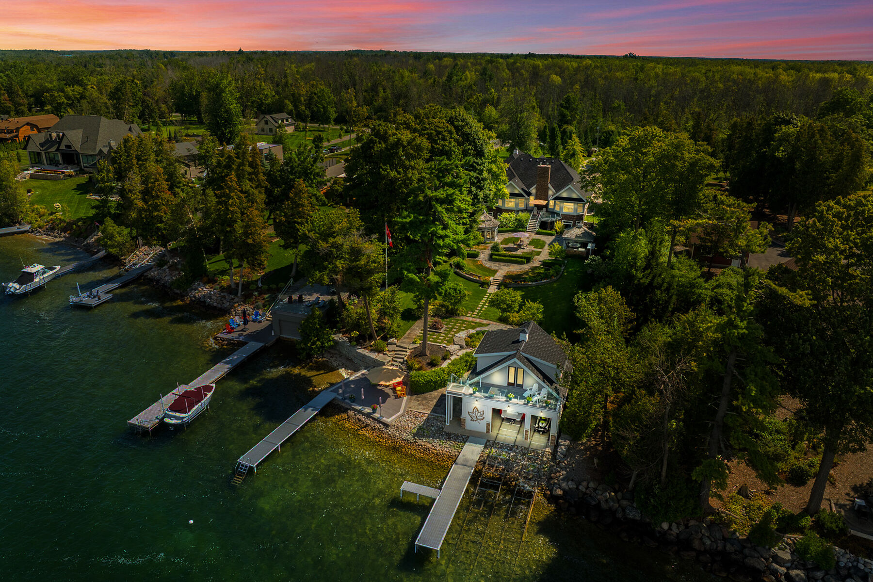  Custom Waterfront Estate - 物件實景