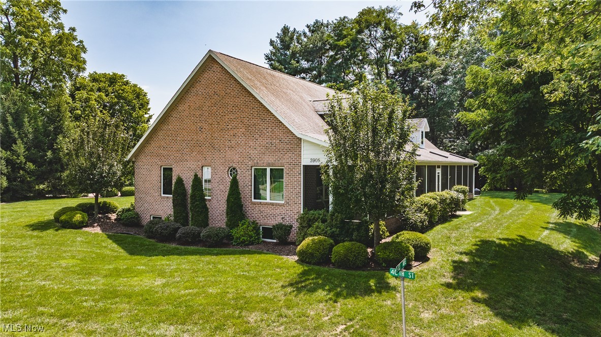 Vienna, West Virginia, 26105, United States, 4 Bedrooms Bedrooms, ,3 BathroomsBathrooms,Residential,For Sale,1902591