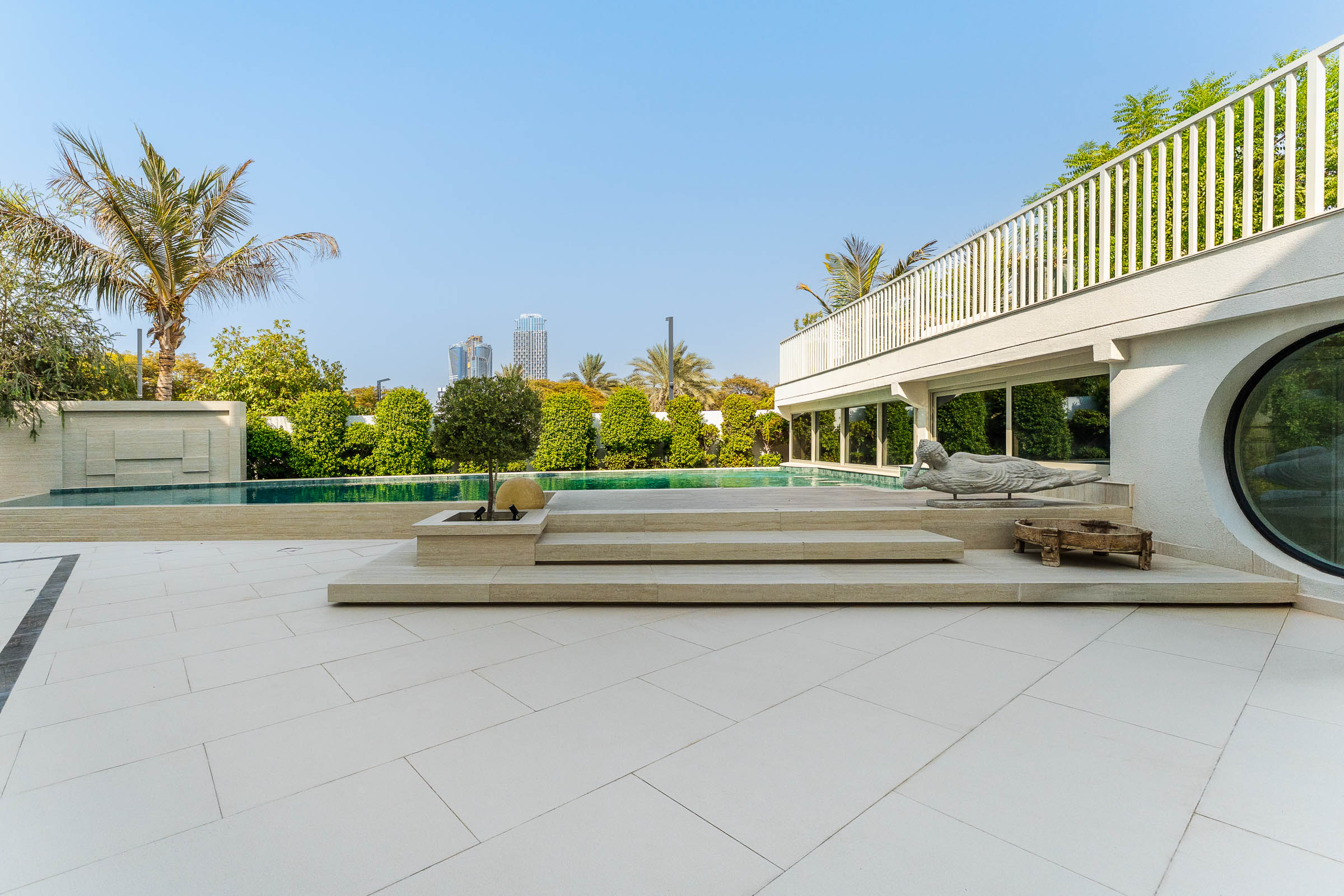  Upgraded Villa With City Views in MBR City - 物件實景
