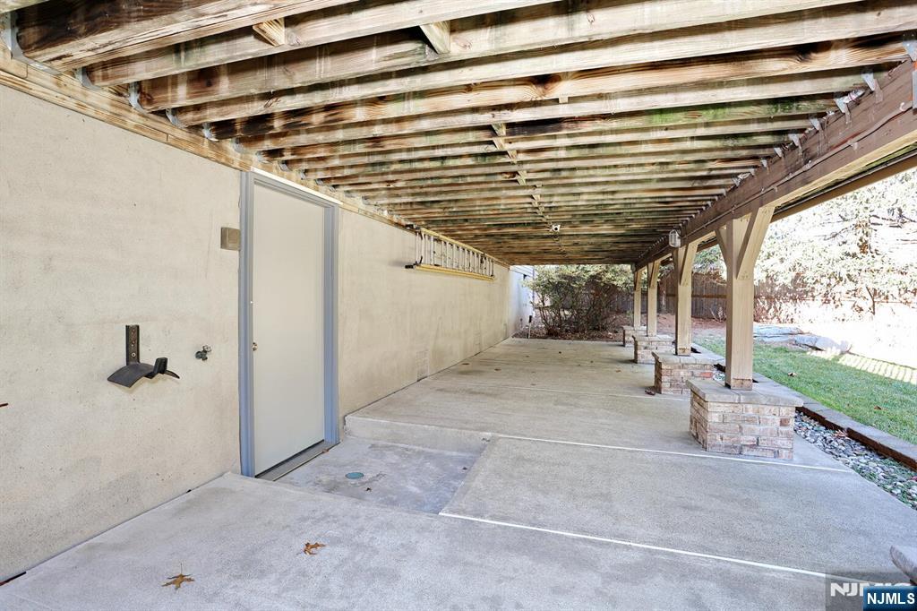 Paramus, New Jersey, 07652, United States, 5 Bedrooms Bedrooms, ,4 BathroomsBathrooms,Residential,For Sale,2001740