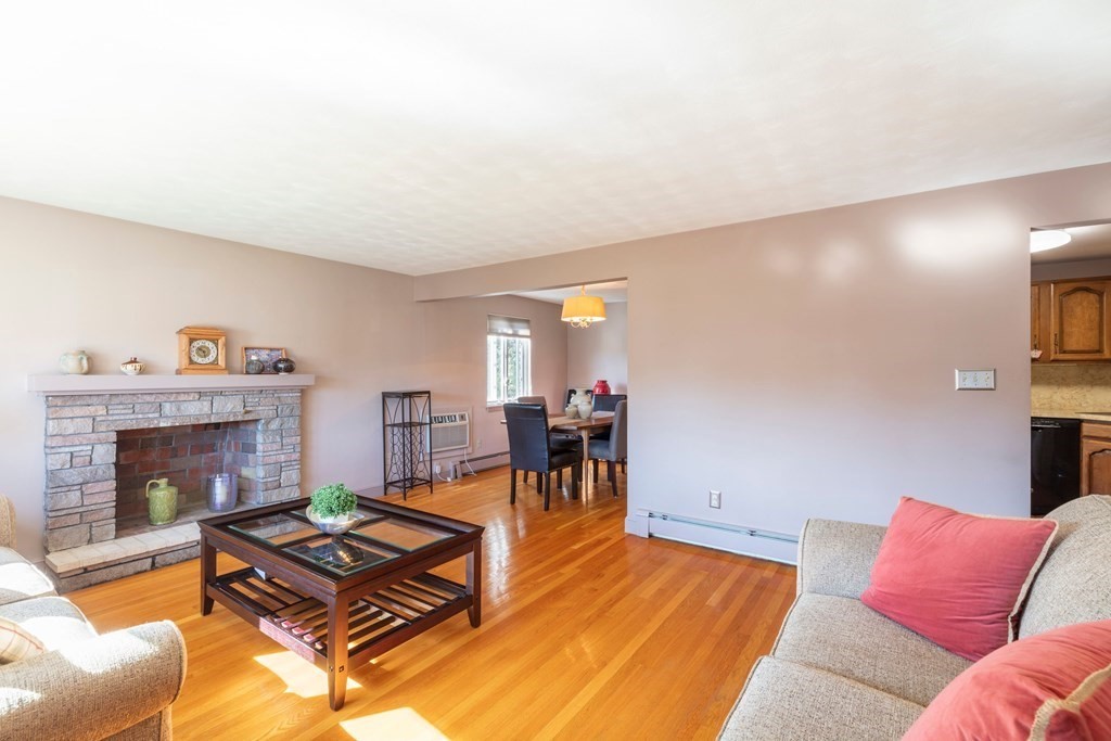 Waltham, Massachusetts, 02451, United States, 3 Bedrooms Bedrooms, ,2 BathroomsBathrooms,Residential,For Sale,1937304