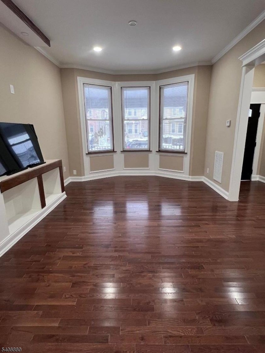 Elizabeth City, New Jersey, 07208, United States, 5 Bedrooms Bedrooms, ,4 BathroomsBathrooms,Residential,For Sale,2011713