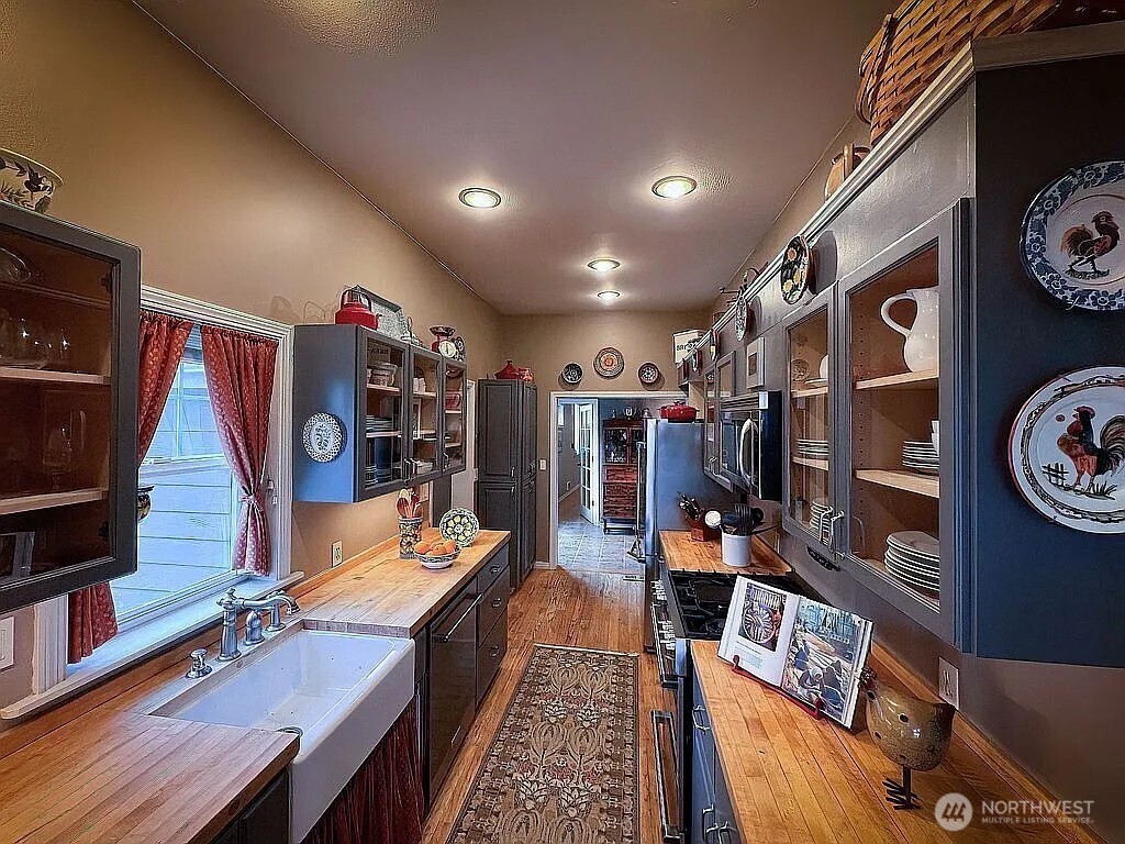 Oak Harbor, Washington, 98277, United States, 3 Bedrooms Bedrooms, ,2 BathroomsBathrooms,Residential,For Sale,1982264