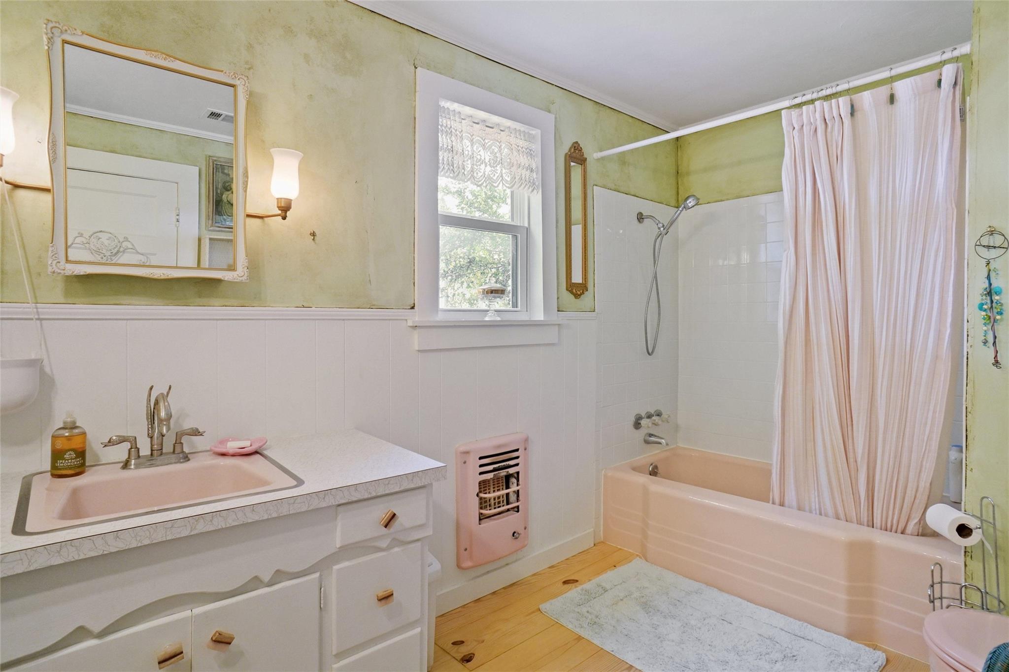 Lake Bridgeport, Texas, 76426, United States, 3 Bedrooms Bedrooms, ,3 BathroomsBathrooms,Residential,For Sale,1989947