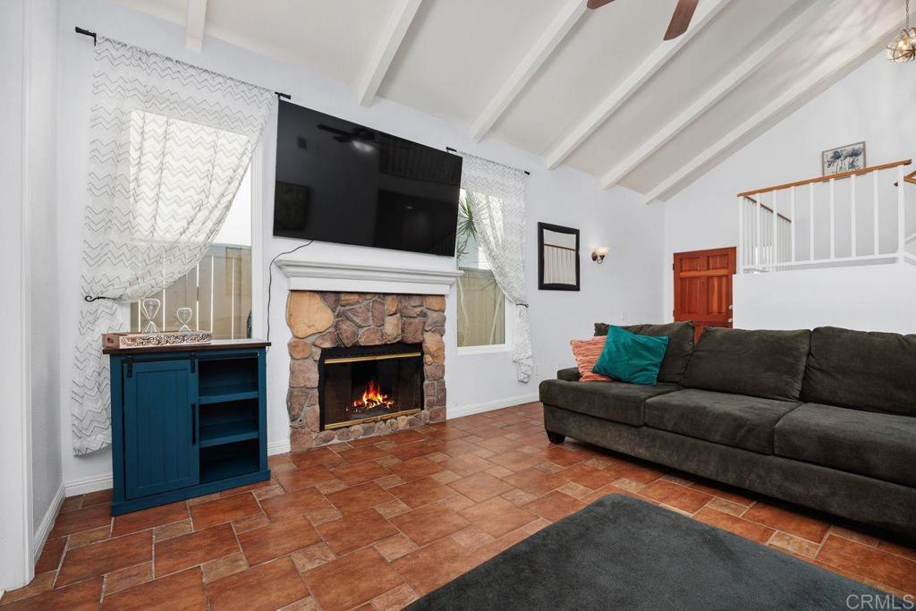 Vista, California, 92081, United States, 3 Bedrooms Bedrooms, ,3 BathroomsBathrooms,Residential,For Sale,1987768