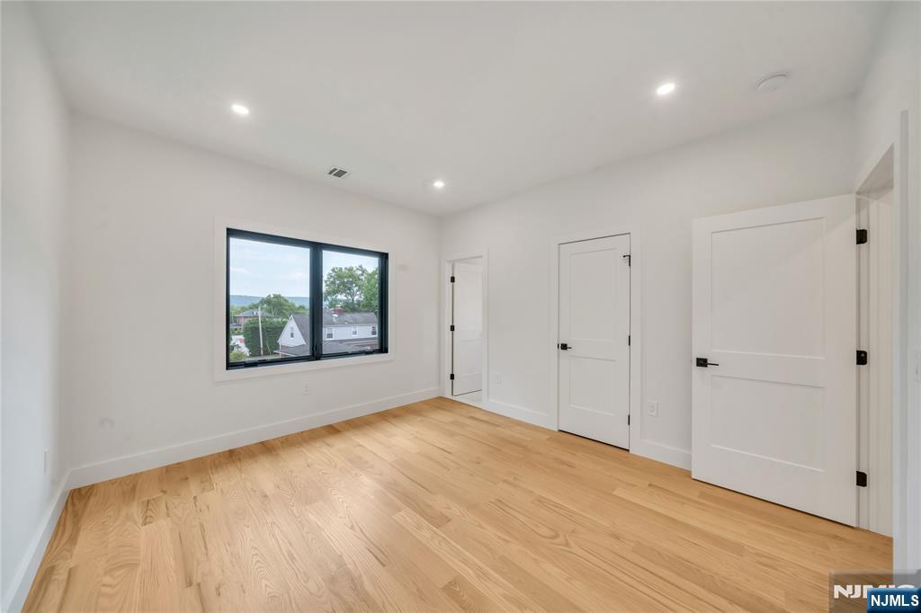 Northvale, New Jersey, 07647, United States, 6 Bedrooms Bedrooms, ,6 BathroomsBathrooms,Residential,For Sale,2003296