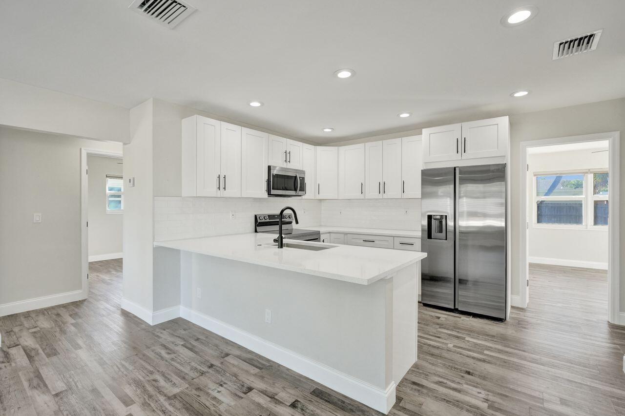 Lake Worth Beach, Florida, 33460, United States, 3 Bedrooms Bedrooms, ,2 BathroomsBathrooms,Residential,For Sale,1992911