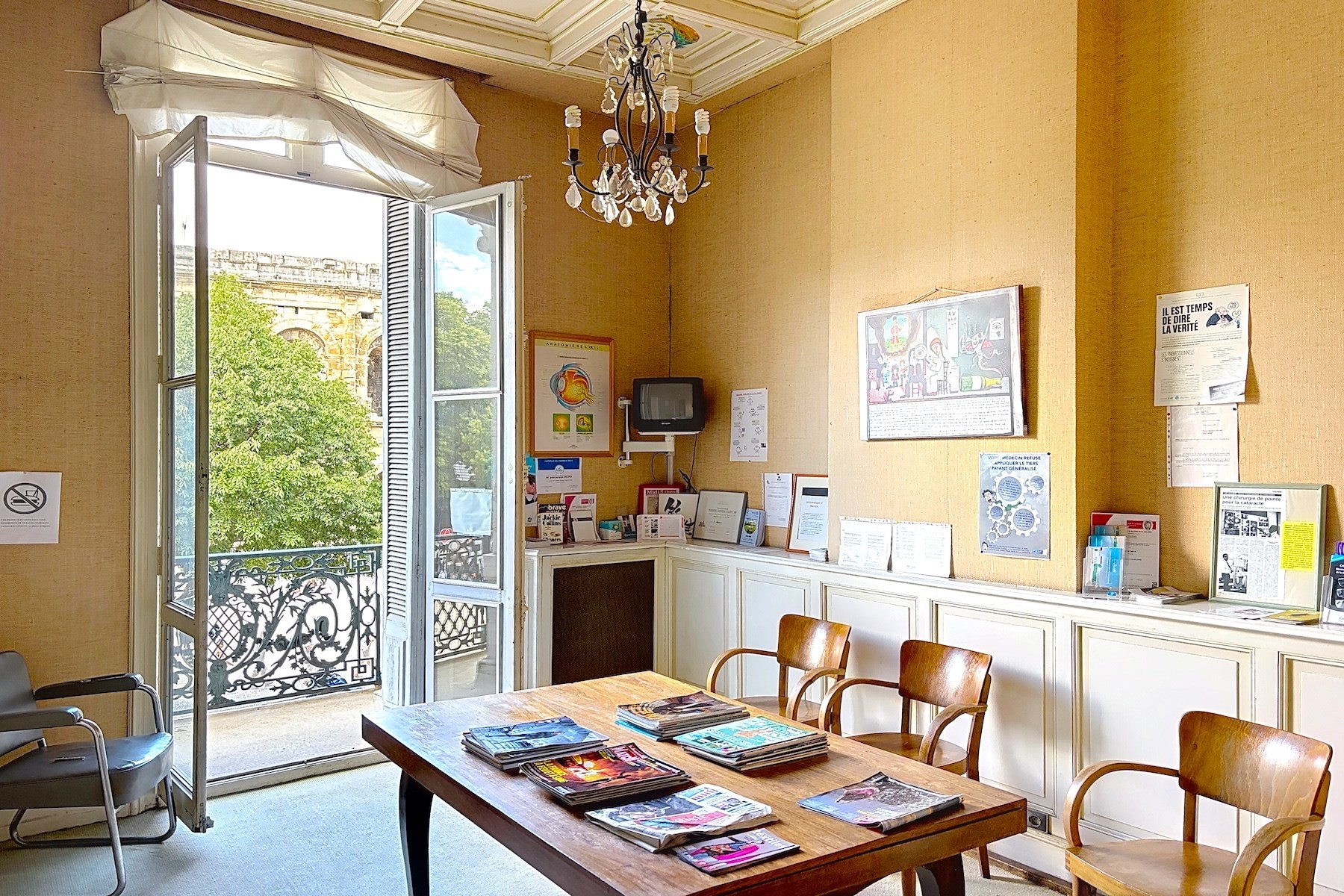  Nimes Exceptional Apartment Facing the Roman Arena in One of Nîmes’ Finest Hist… - 物件實景