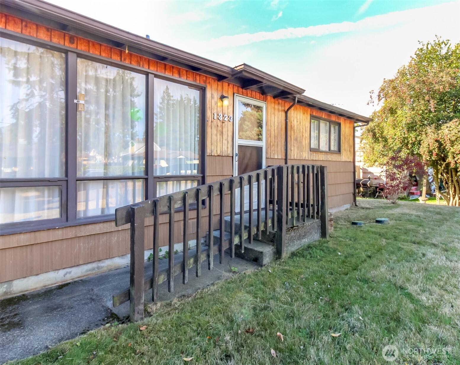 SEATTLE, Washington, 98146, United States, 3 Bedrooms Bedrooms, ,2 BathroomsBathrooms,Residential,For Sale,1969203